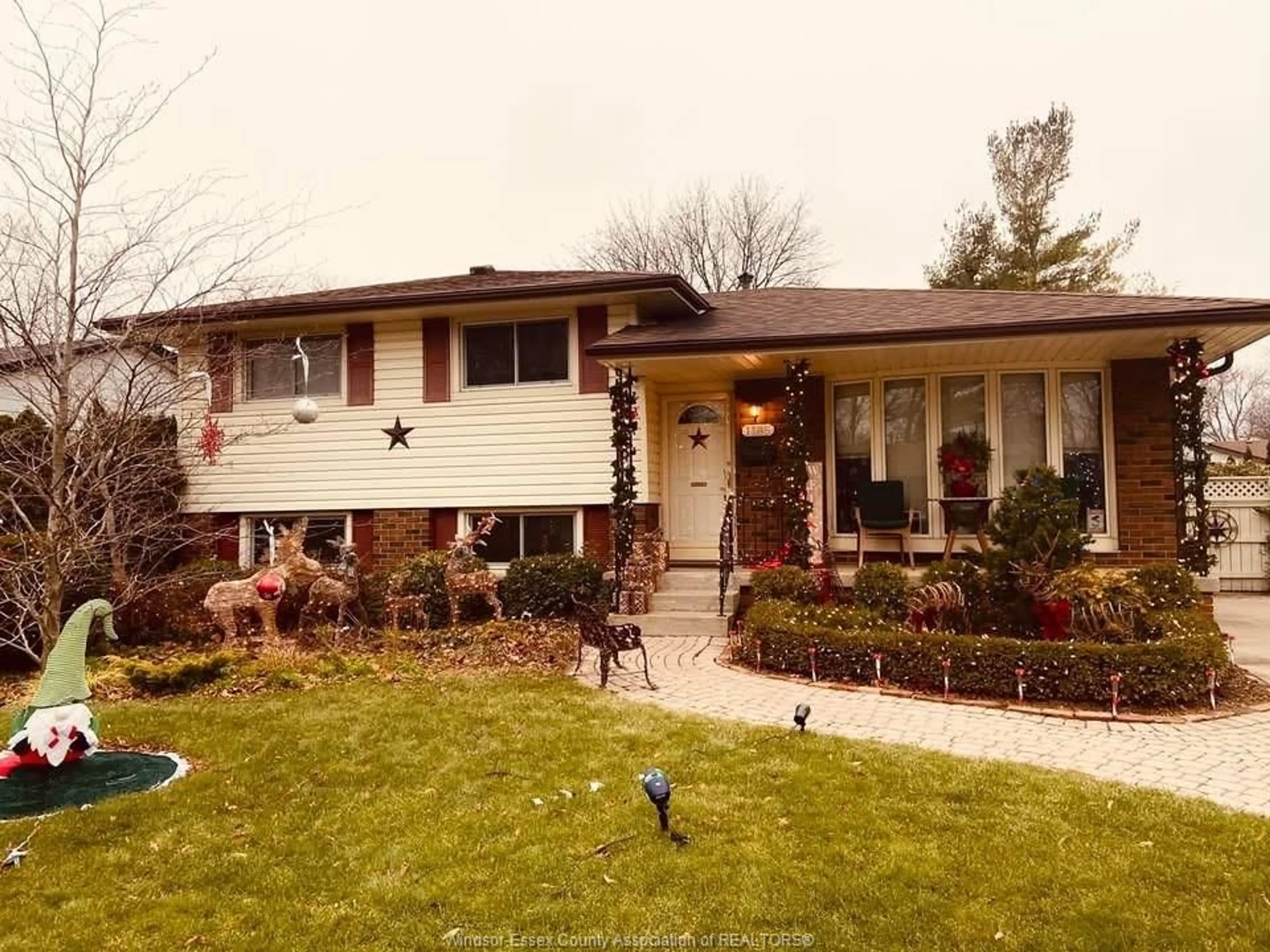 Home with vinyl exterior material, street for 1185 SUMACH, Windsor Ontario N8S 2S5
