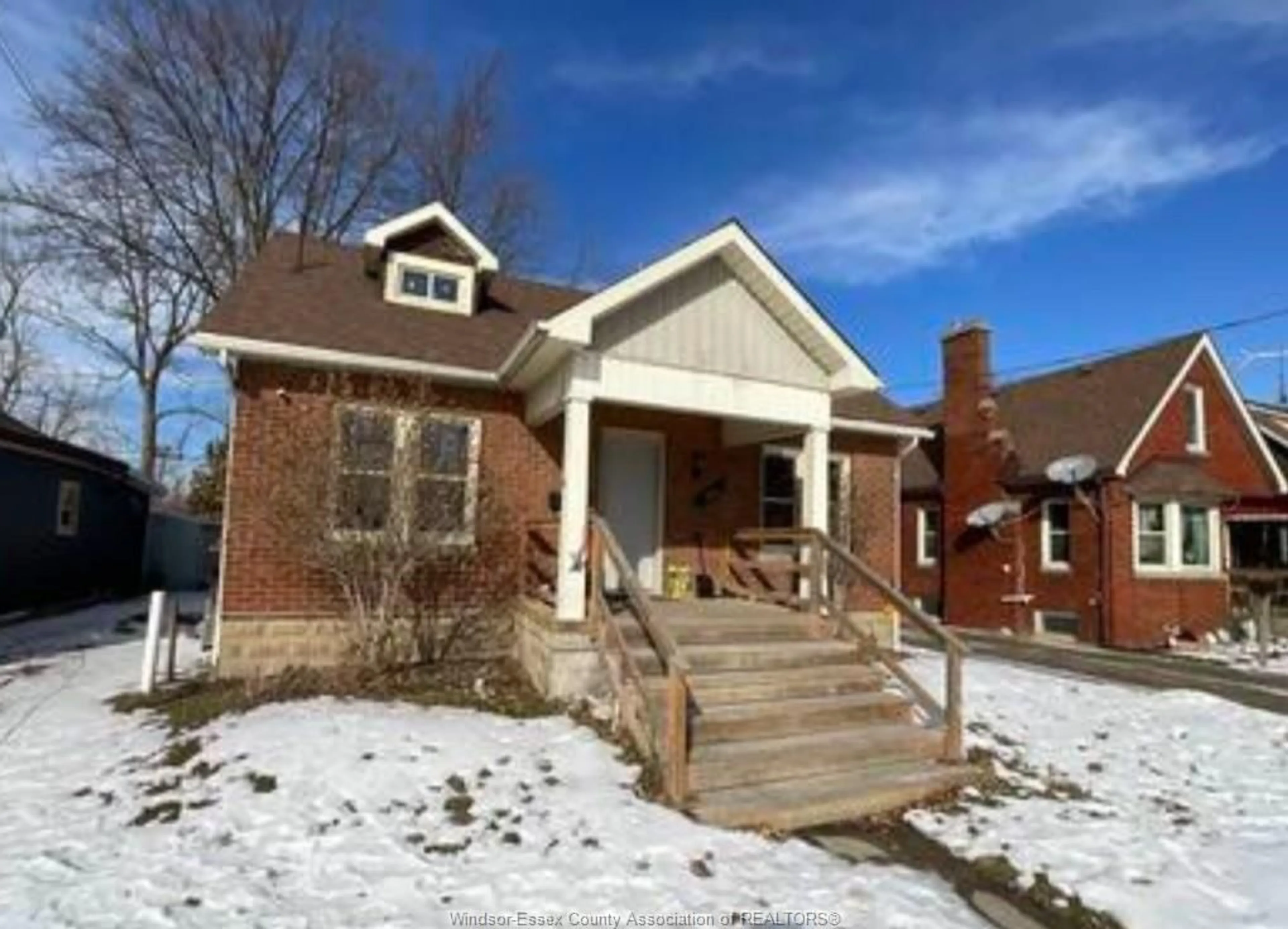 Home with brick exterior material, street for 255 PARK Ave, Chatham Ontario N7M 1W3