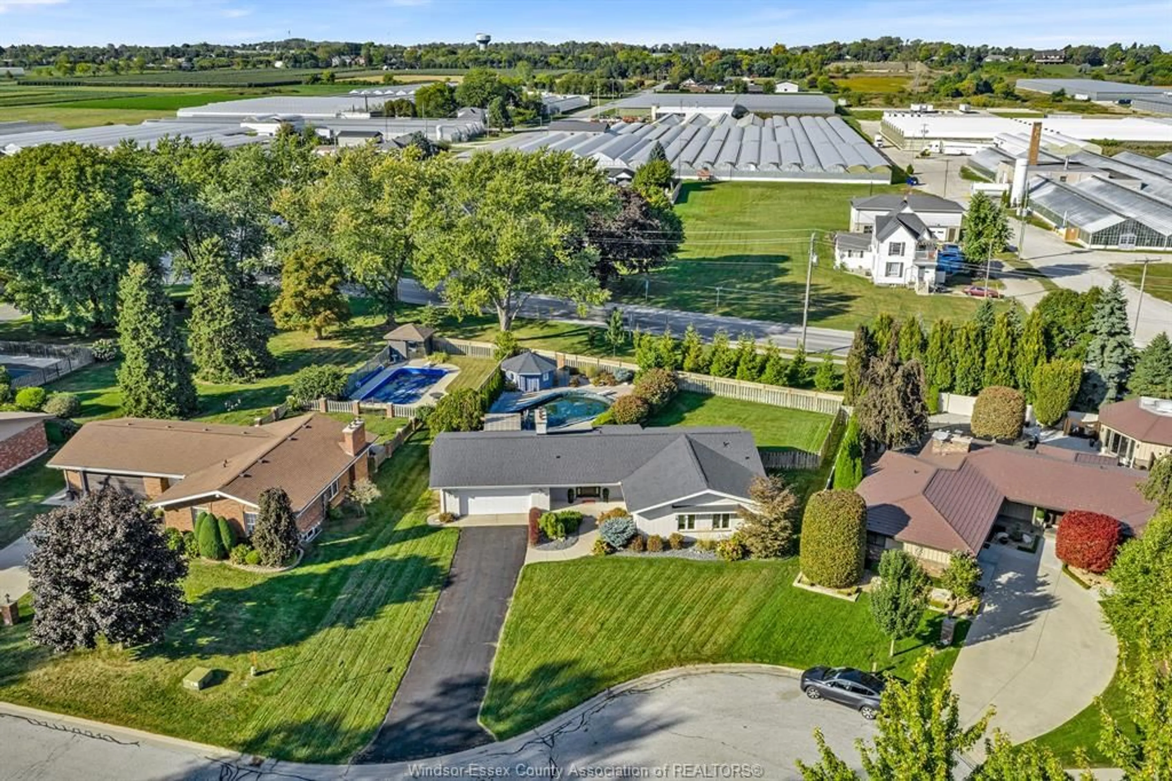 A pic from outside/outdoor area/front of a property/back of a property/a pic from drone, unknown for 7 LONGBEACH Dr, Leamington Ontario N8H 4H9