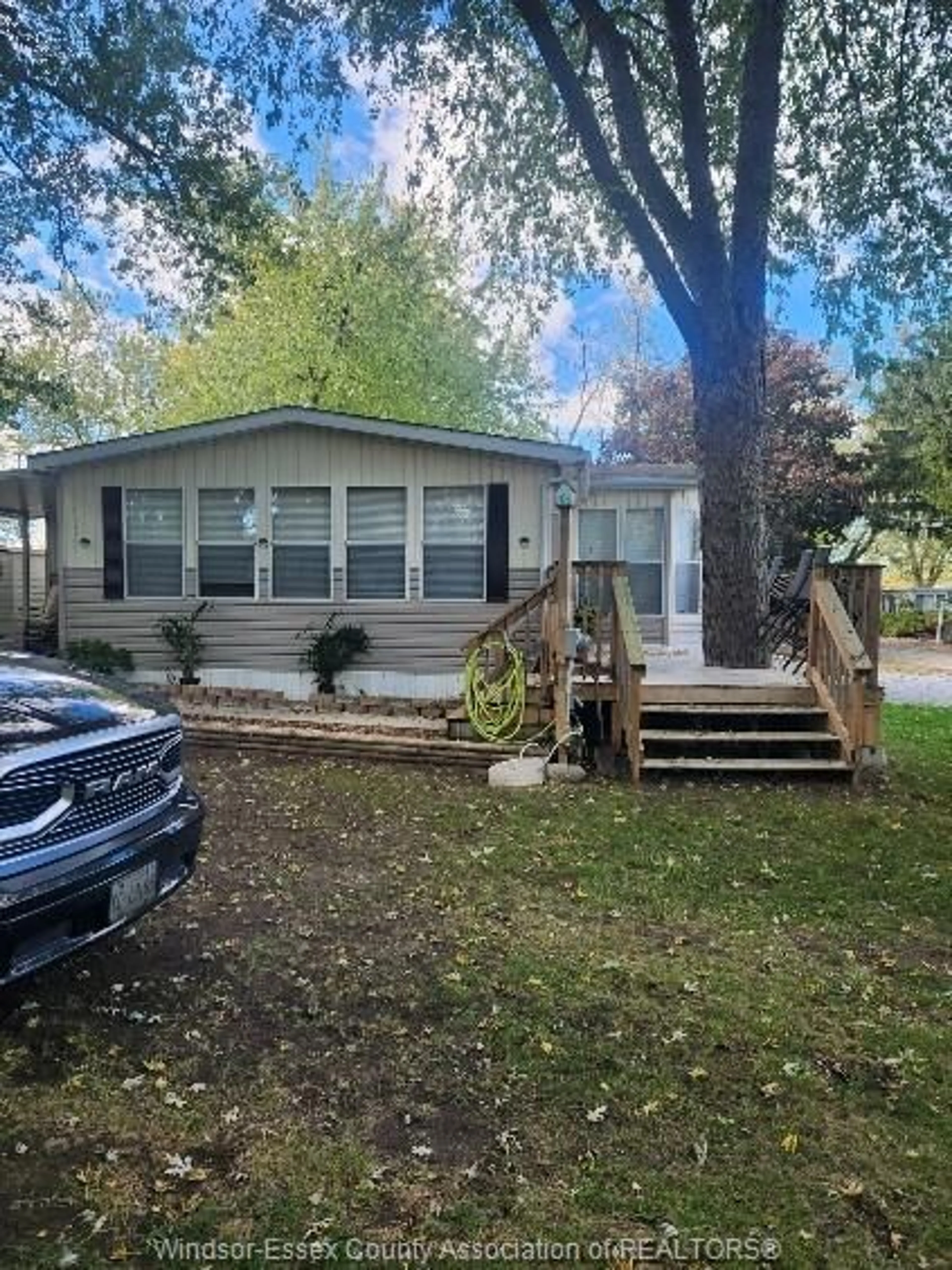 Home with vinyl exterior material, water/lake/river/ocean view for 3 MAPLE St, Leamington Ontario N0P 2G0