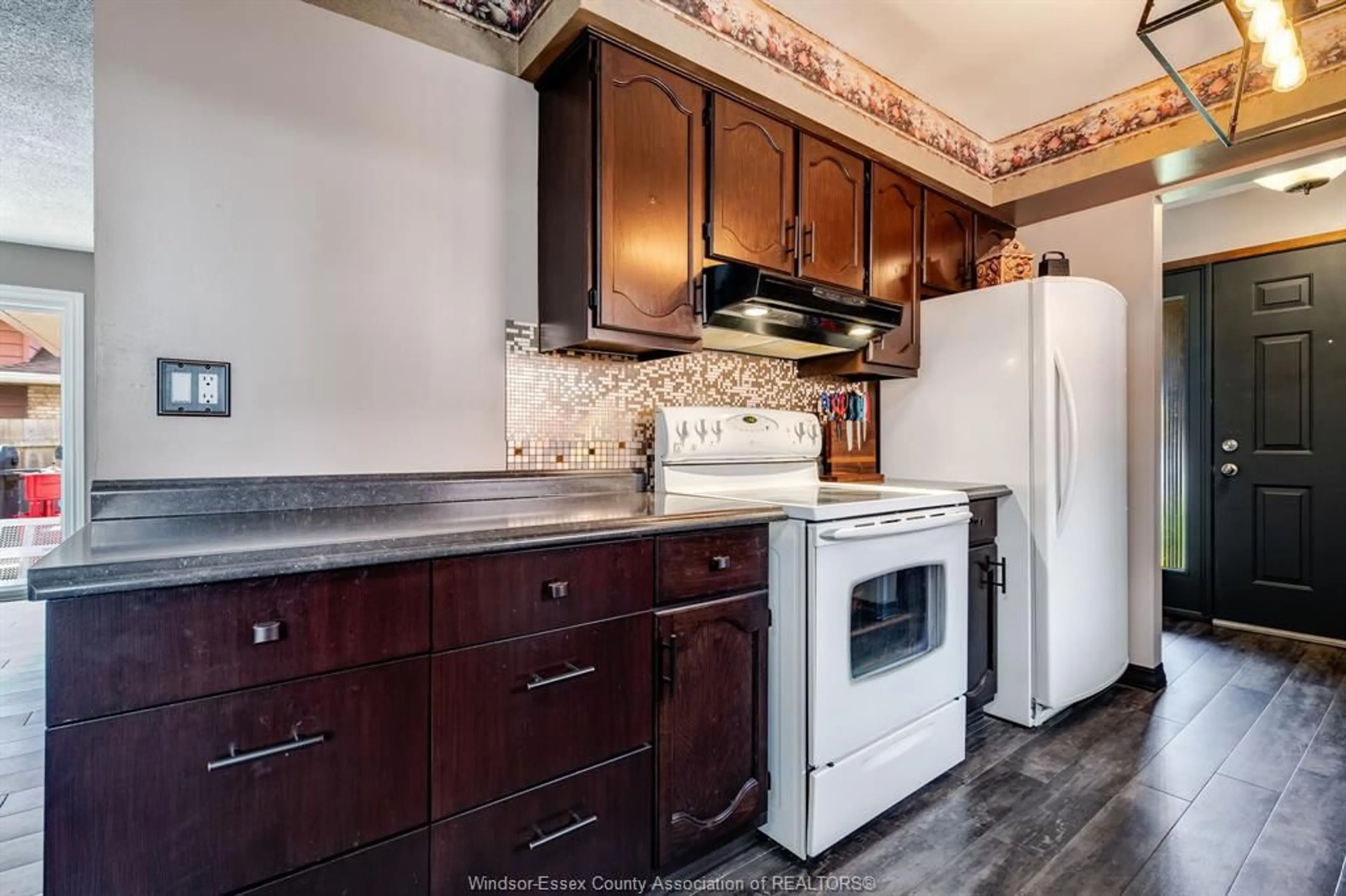 Standard kitchen, unknown for 265 Stonehedge, Kingsville Ontario N9Y 3L5