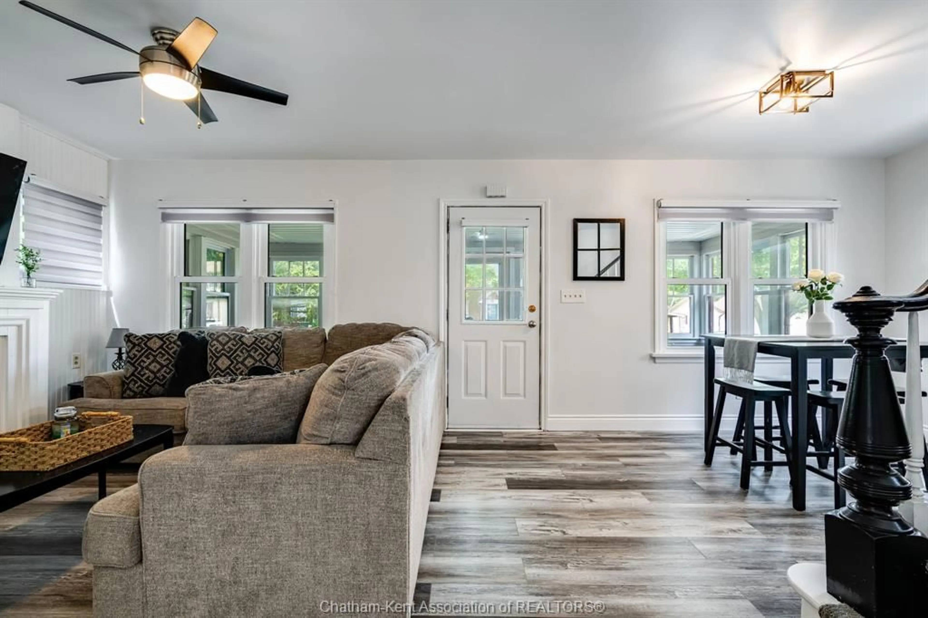 Living room with furniture, unknown for 74 Prince Arthur Ave, Chatham Ontario N7M 1X6