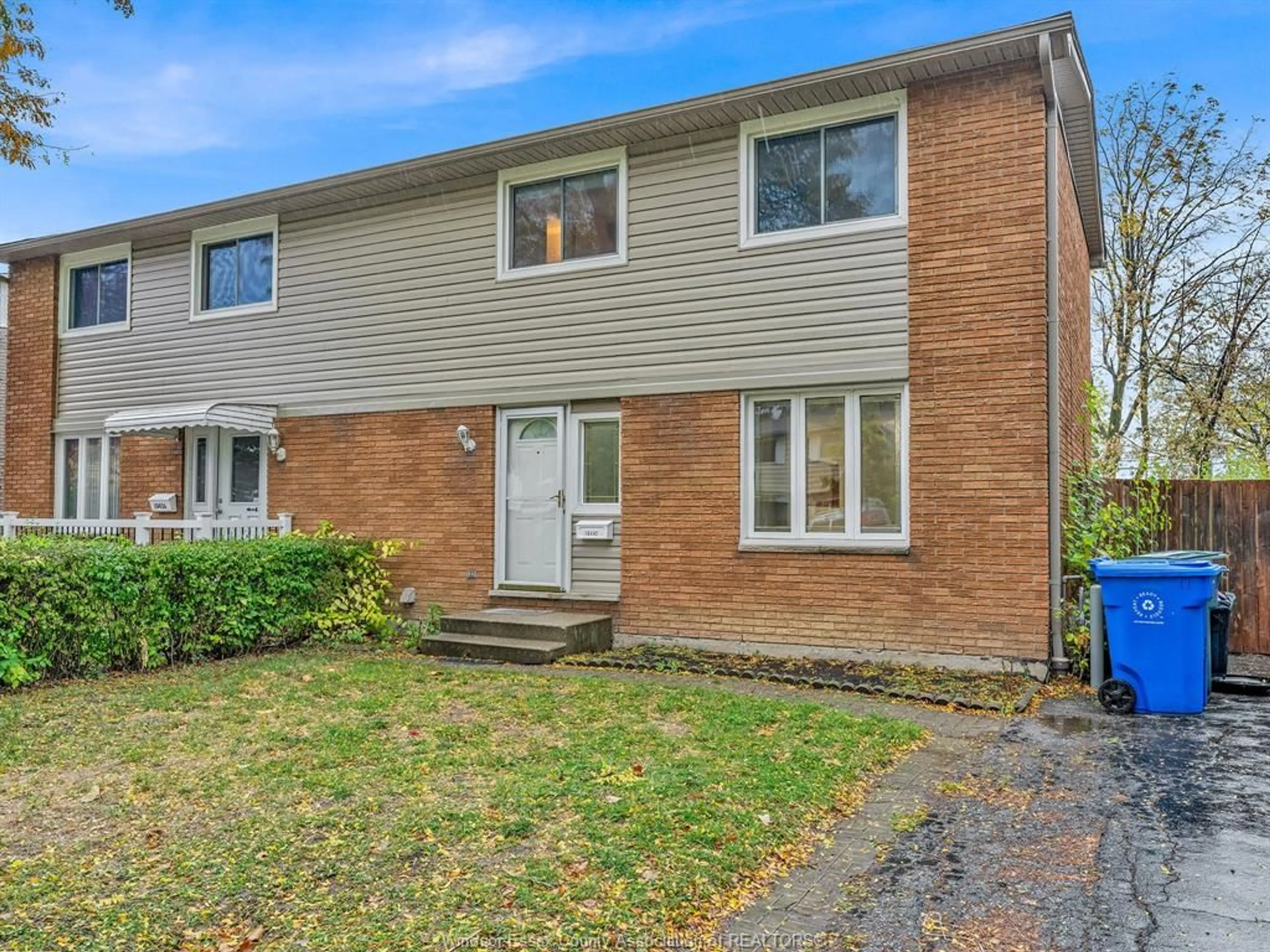 Unknown for 10442 SHENANDOAH Cres, Windsor Ontario N8R 1B5
