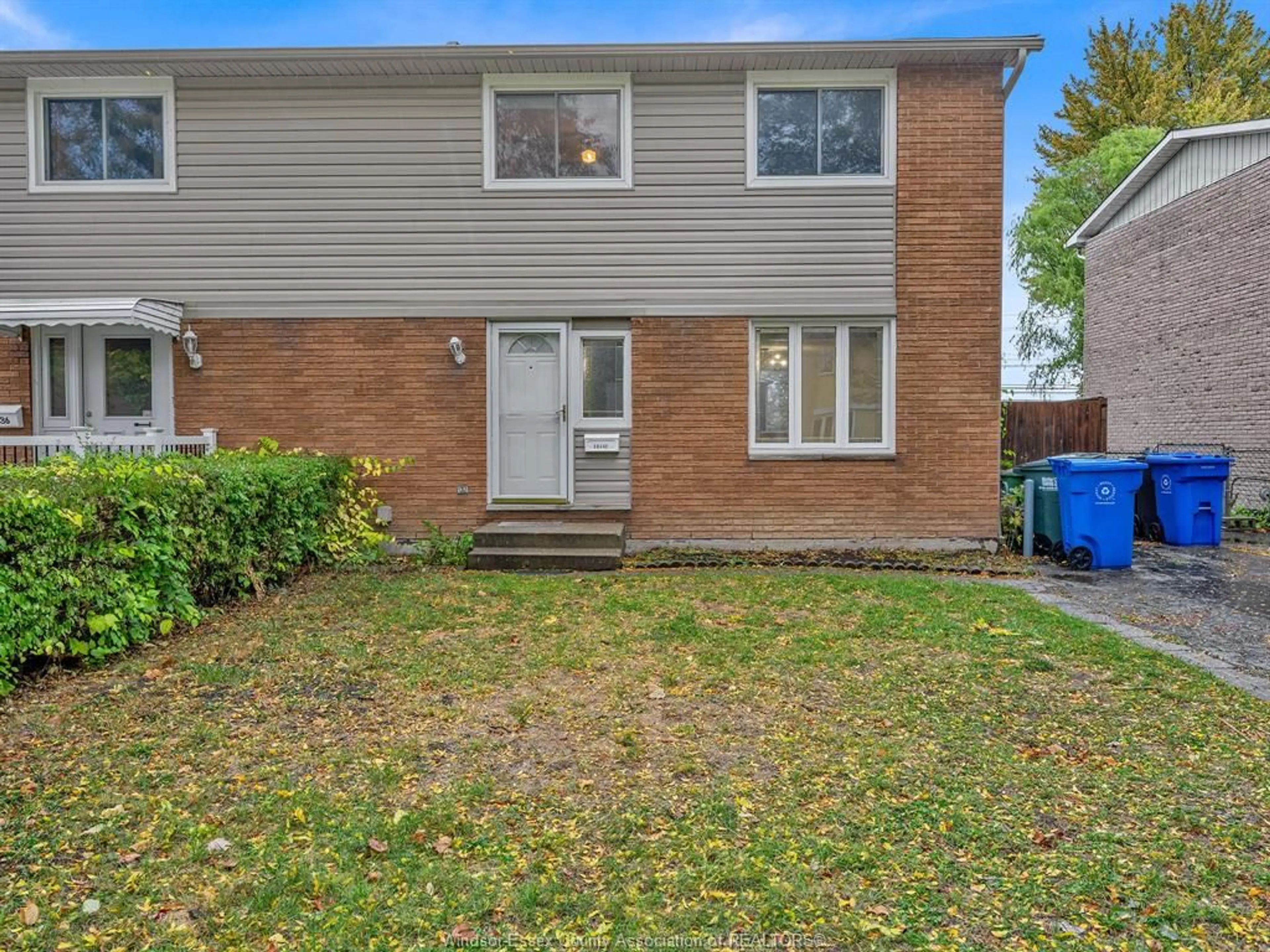 Unknown for 10442 SHENANDOAH Cres, Windsor Ontario N8R 1B5