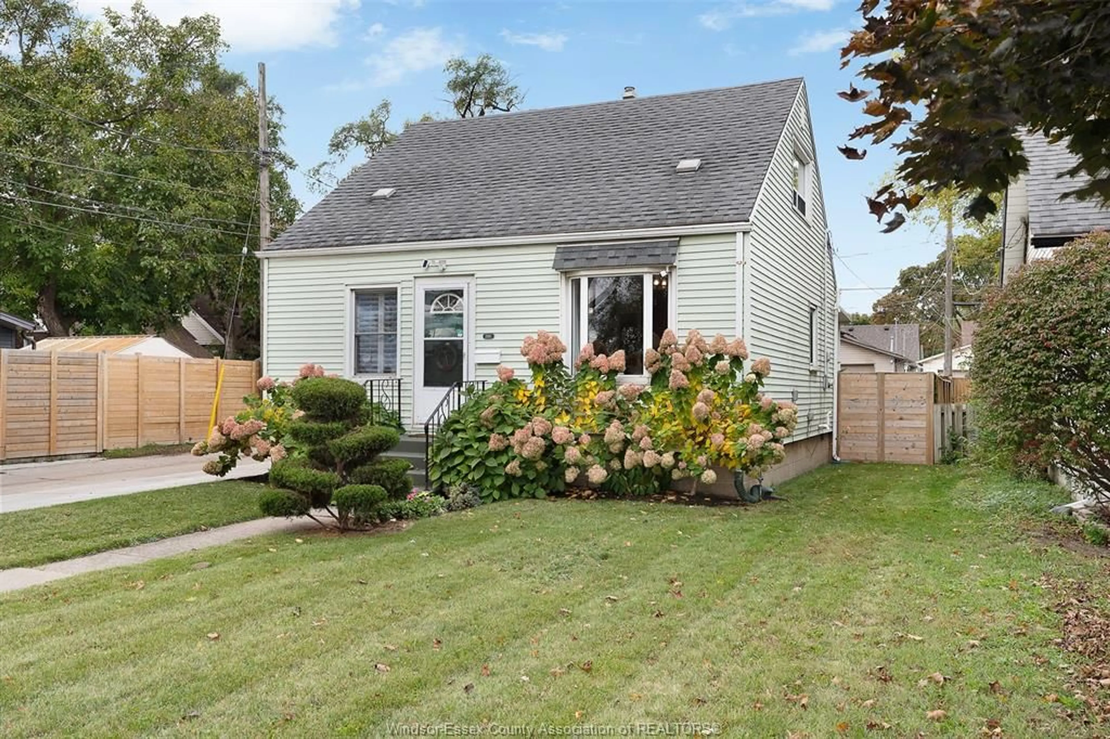 Unknown for 1585 WINDSOR Ave, Windsor Ontario N8X 3M3