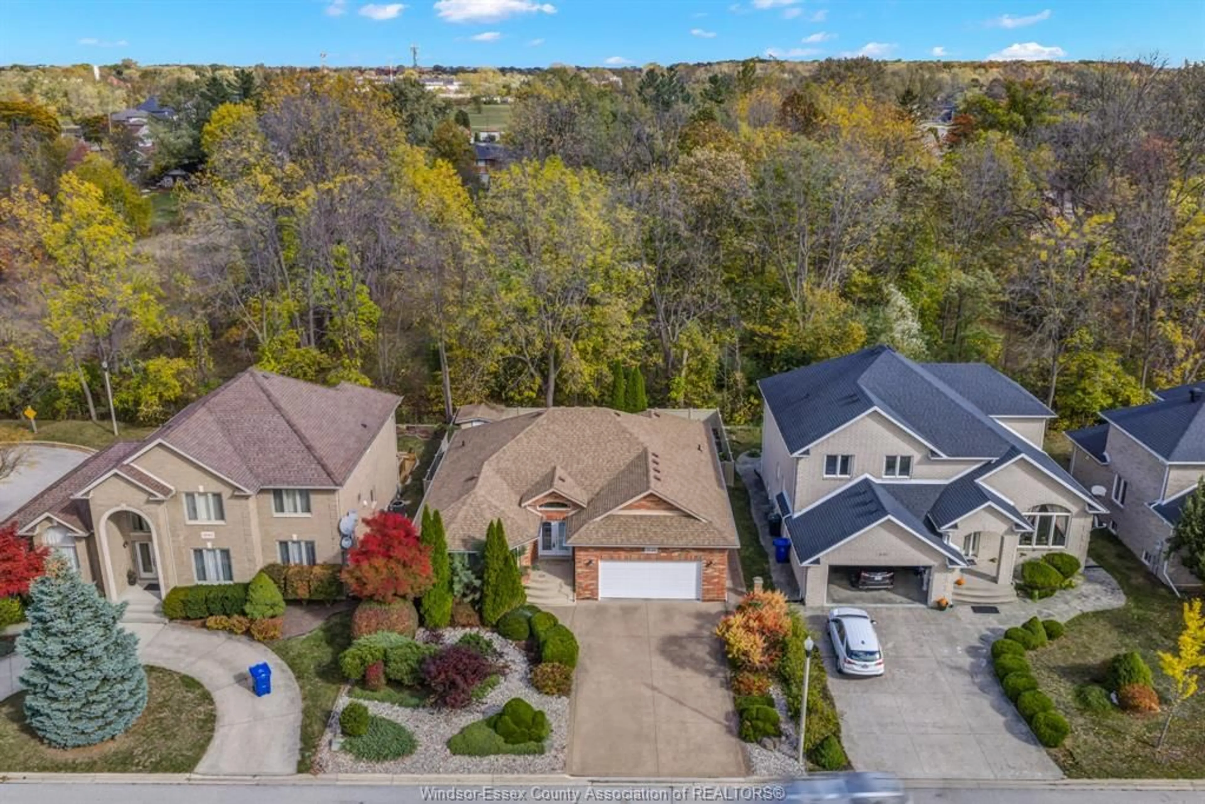 A pic from outside/outdoor area/front of a property/back of a property/a pic from drone, street for 3648 INGLEWOOD Street, Windsor Ontario N9E 4P3