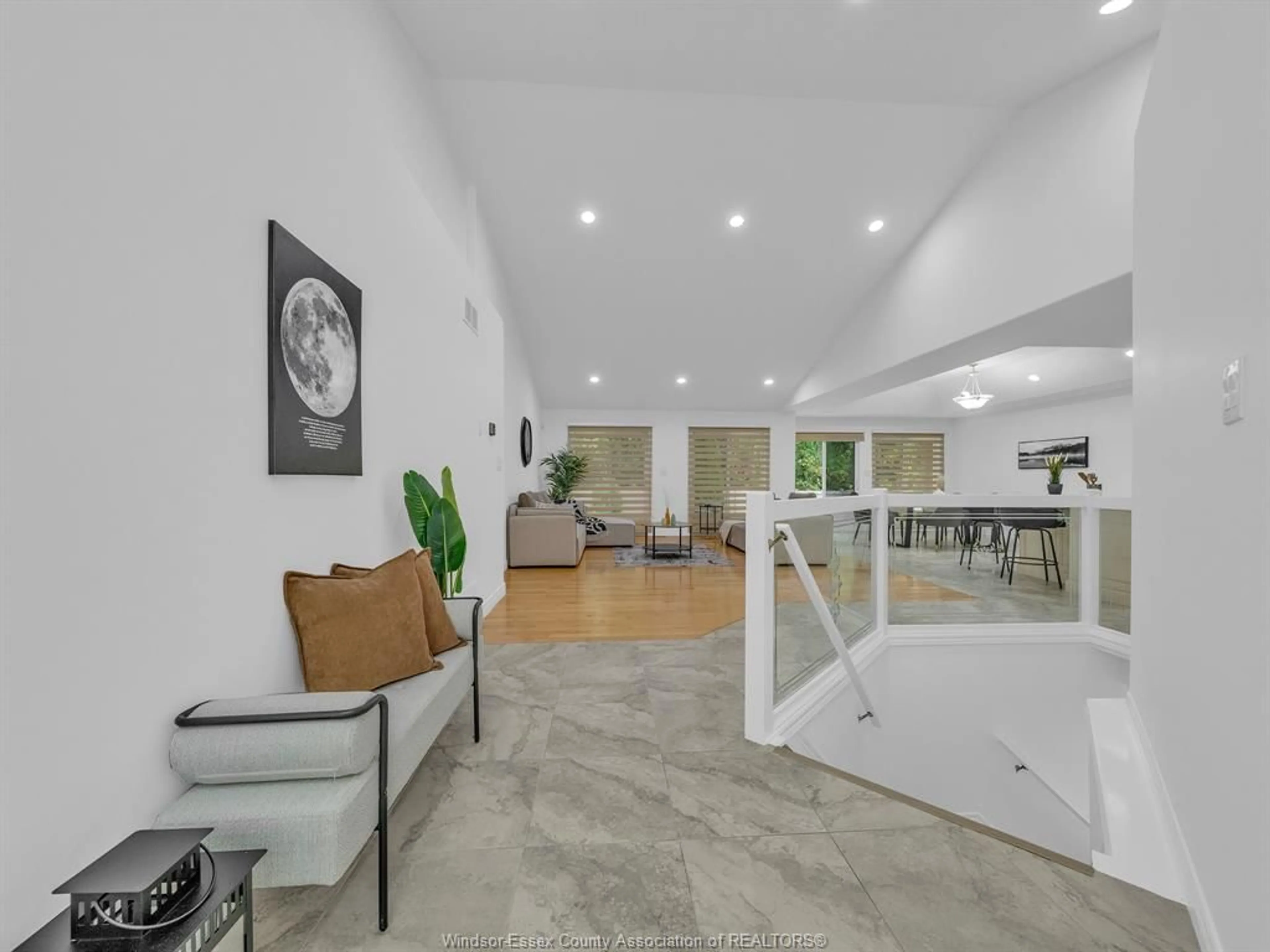 Indoor foyer for 3648 INGLEWOOD Street, Windsor Ontario N9E 4P3