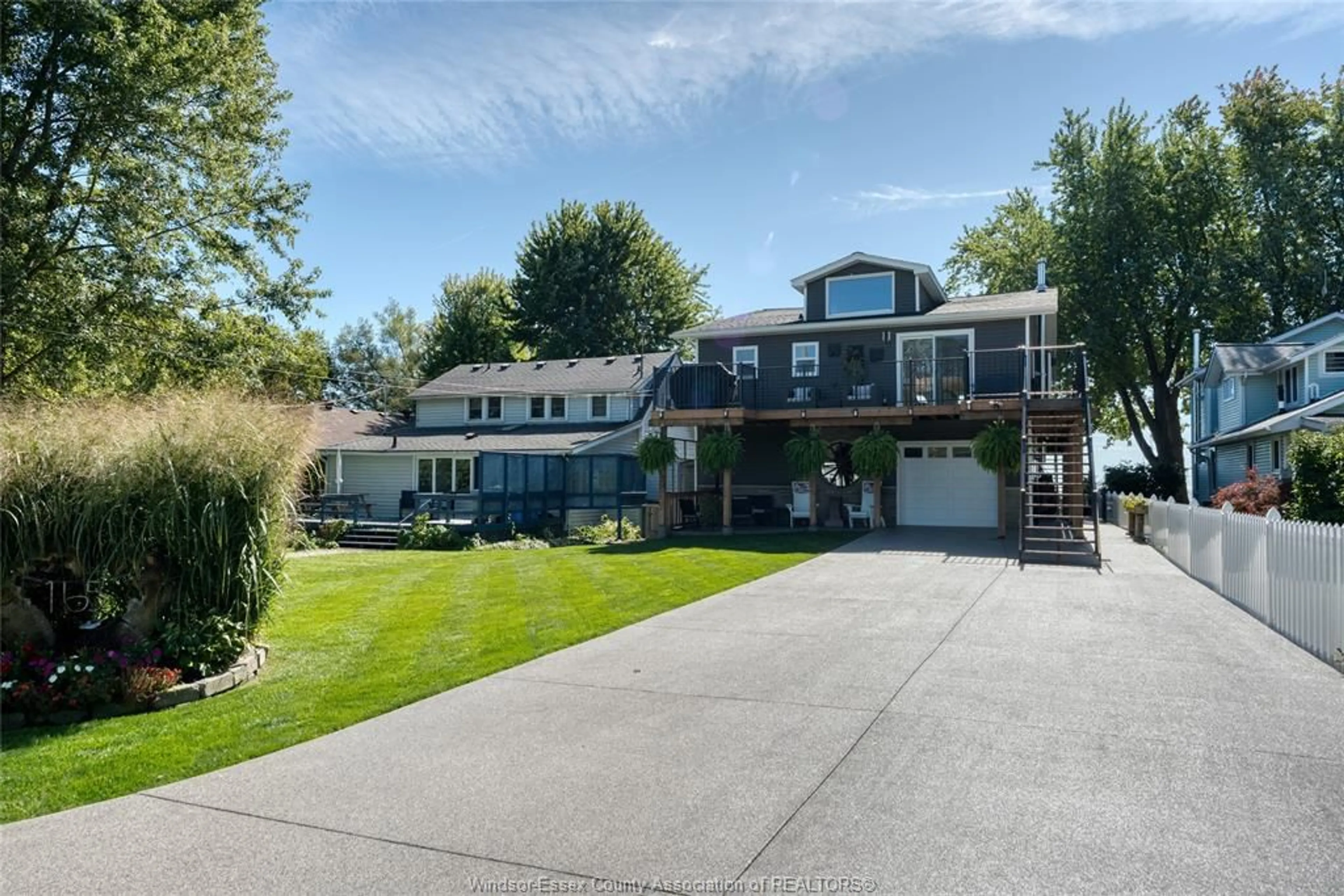A pic from outside/outdoor area/front of a property/back of a property/a pic from drone, street for 165 LAKESIDE Dr, Amherstburg Ontario N0R 1G0