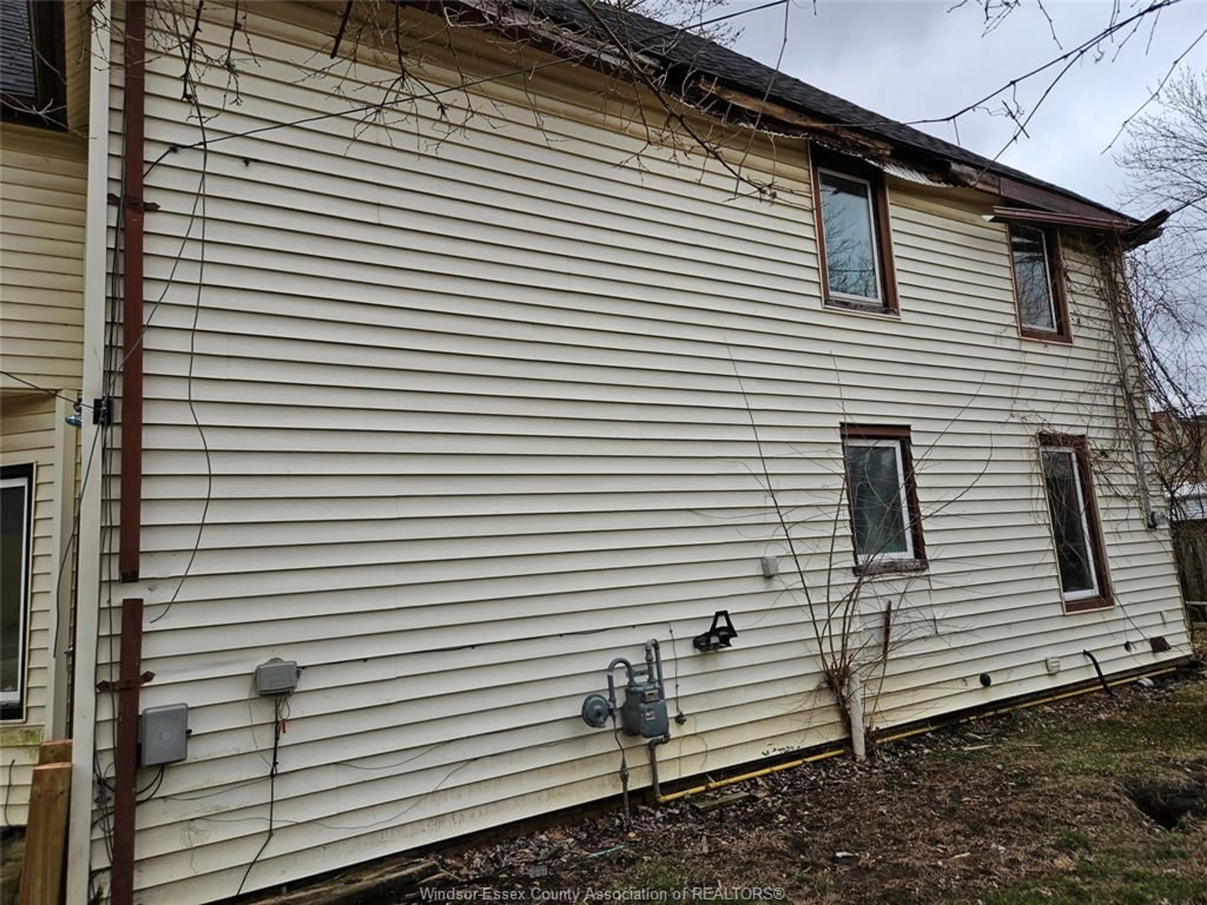 Home with vinyl exterior material, building for 119 CHESTNUT St, Bothwell Ontario N0P 1C0