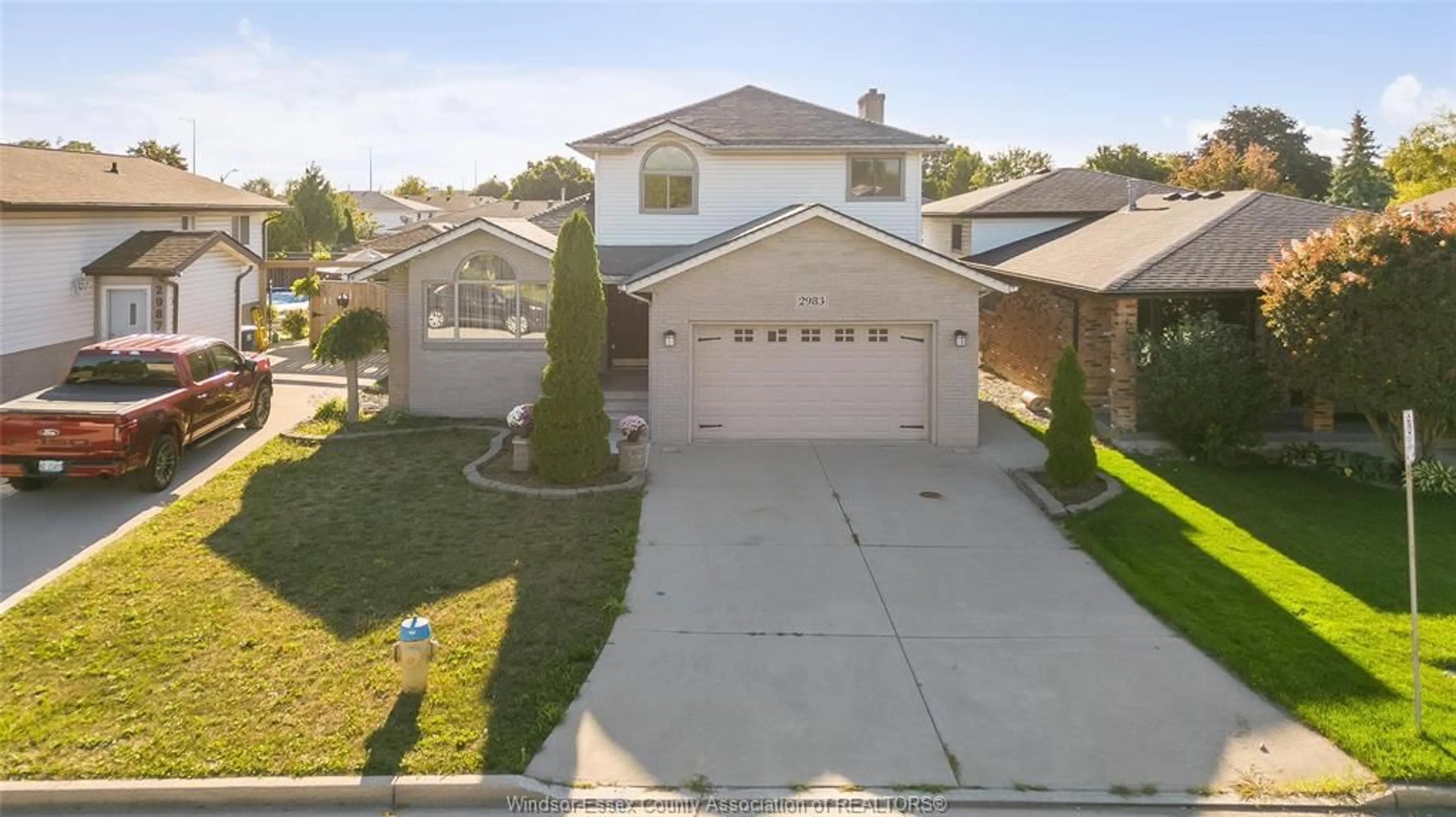 A pic from outside/outdoor area/front of a property/back of a property/a pic from drone, street for 2983 JENNIFER DR, Windsor Ontario N8W 5J2