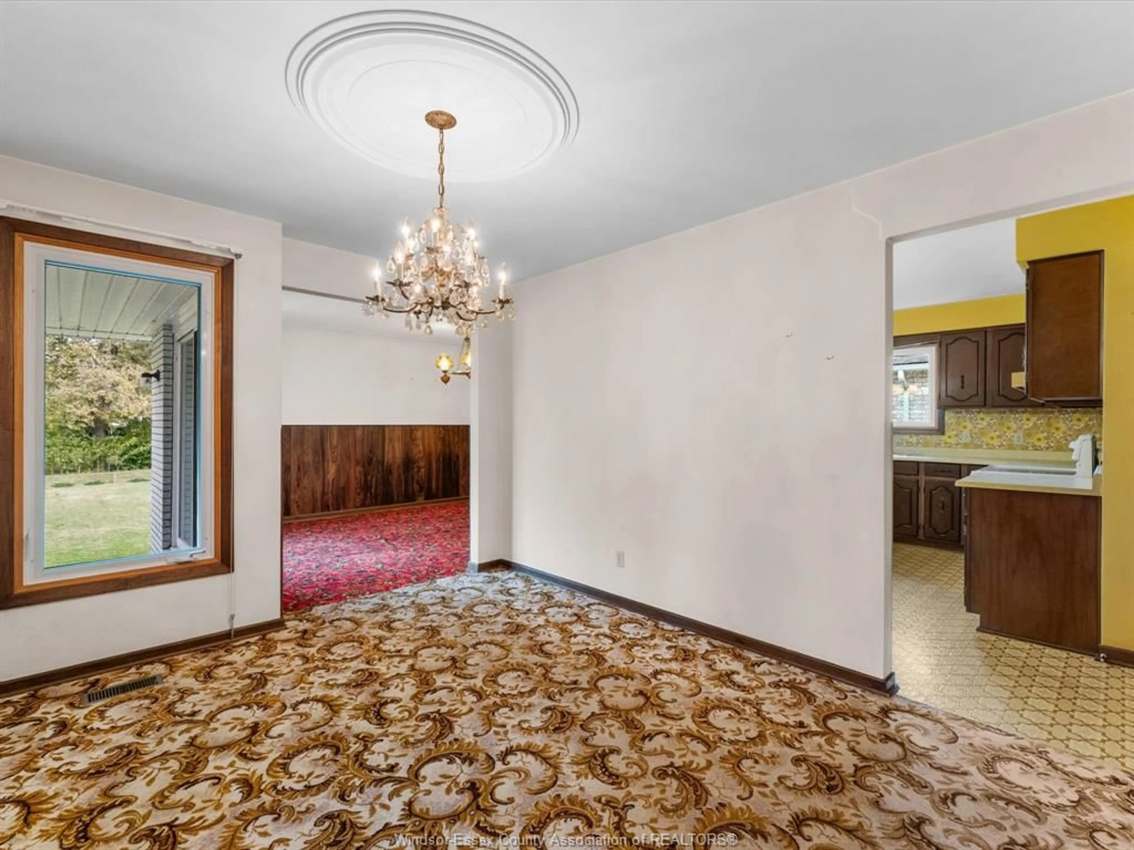 Indoor foyer for 20 BENNIE Ave, Leamington Ontario N8H 4L5