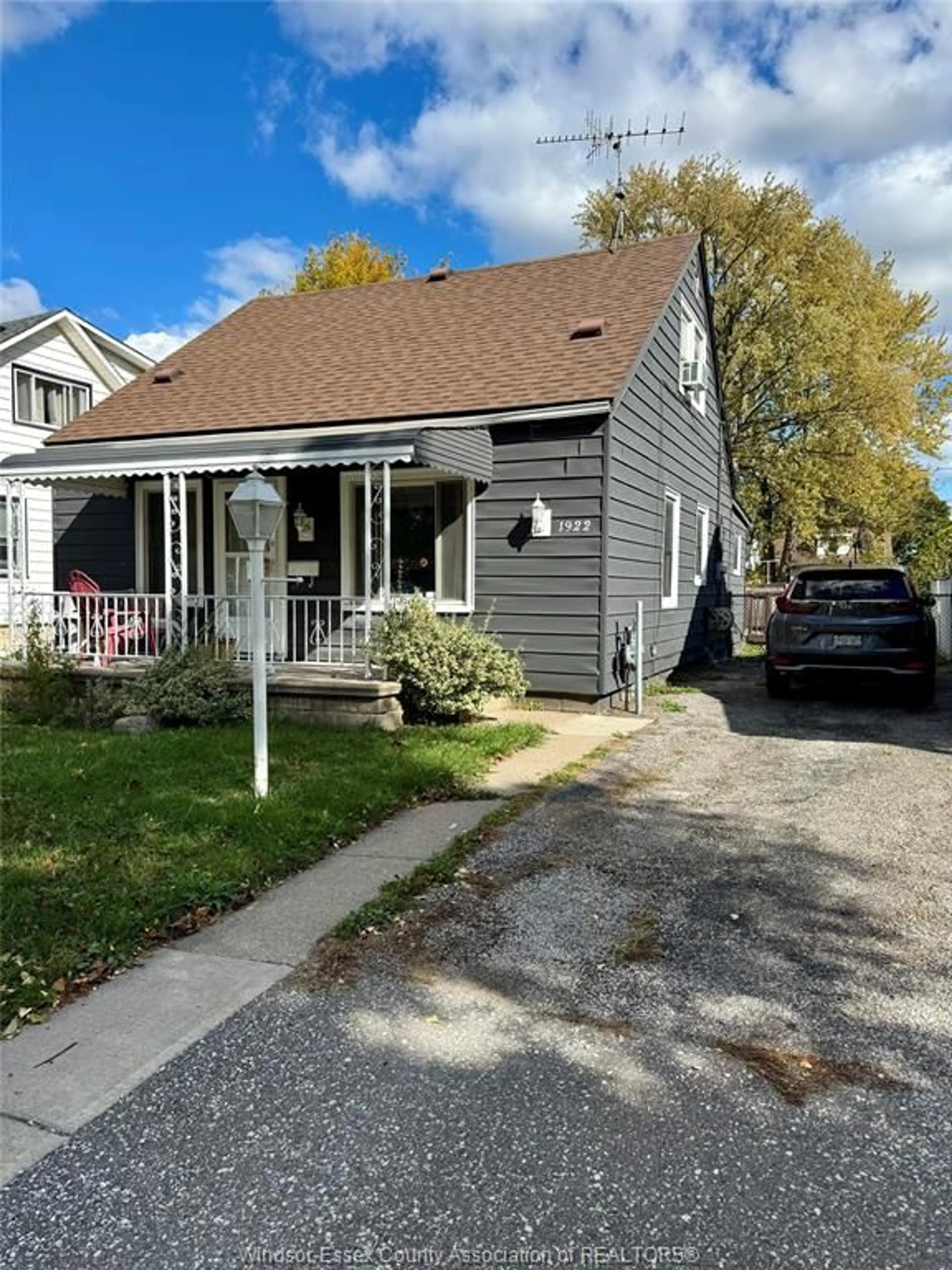 Home with vinyl exterior material, street for 1922 AUBIN, Windsor Ontario N8W 4L3
