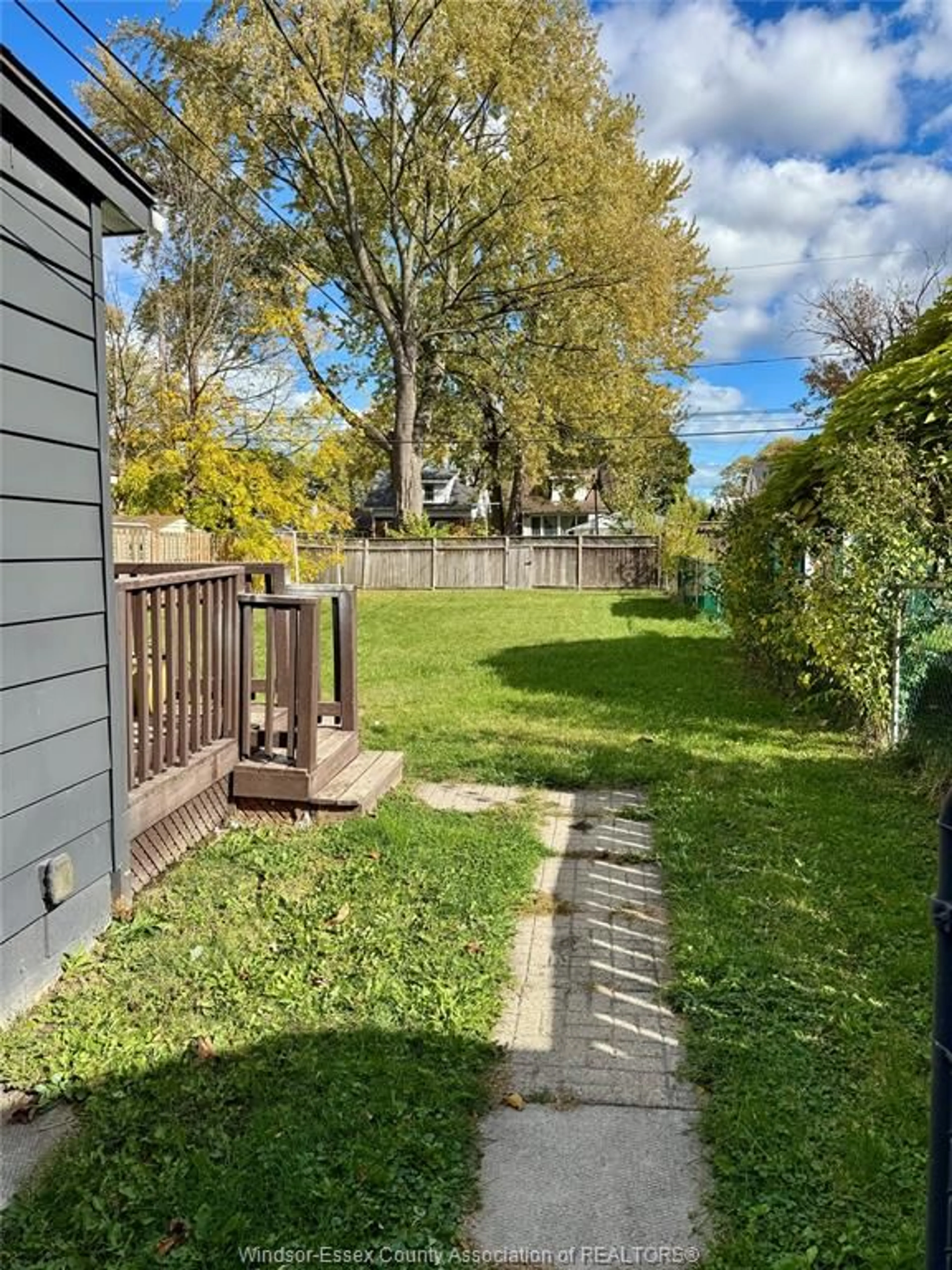 A pic from outside/outdoor area/front of a property/back of a property/a pic from drone, street for 1922 AUBIN, Windsor Ontario N8W 4L3