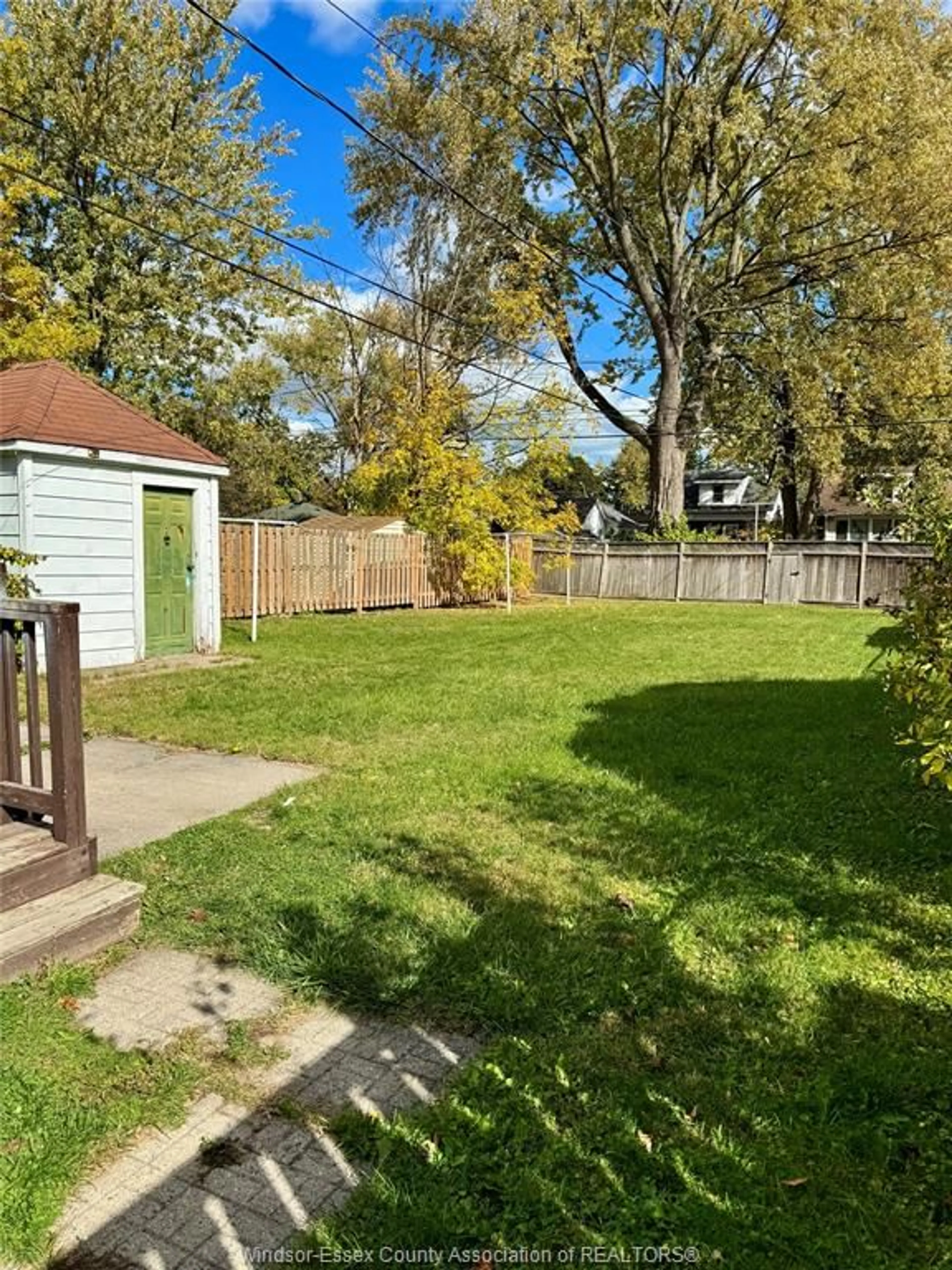 A pic from outside/outdoor area/front of a property/back of a property/a pic from drone, street for 1922 AUBIN, Windsor Ontario N8W 4L3