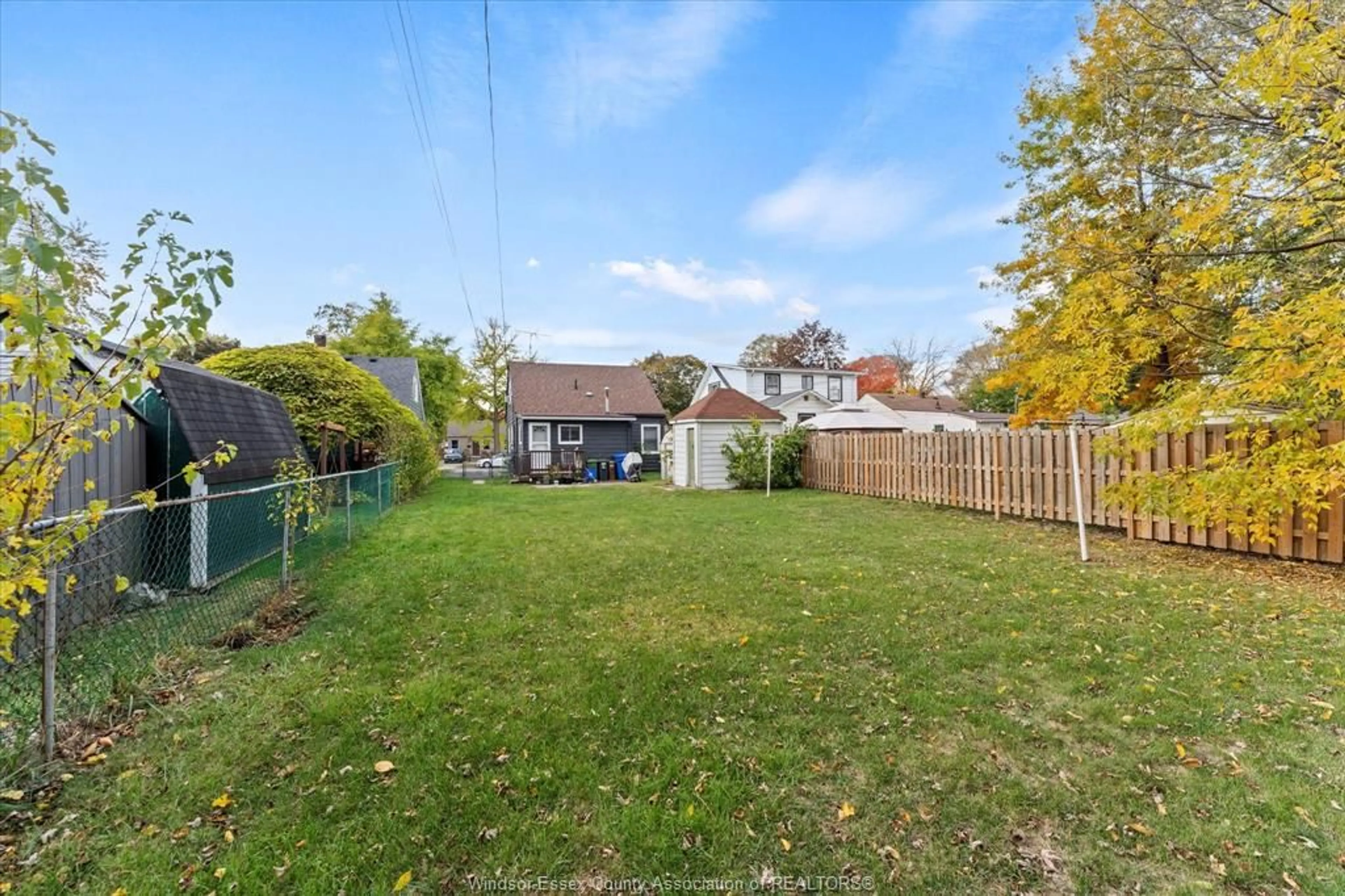 A pic from outside/outdoor area/front of a property/back of a property/a pic from drone, unknown for 1922 AUBIN, Windsor Ontario N8W 4L3