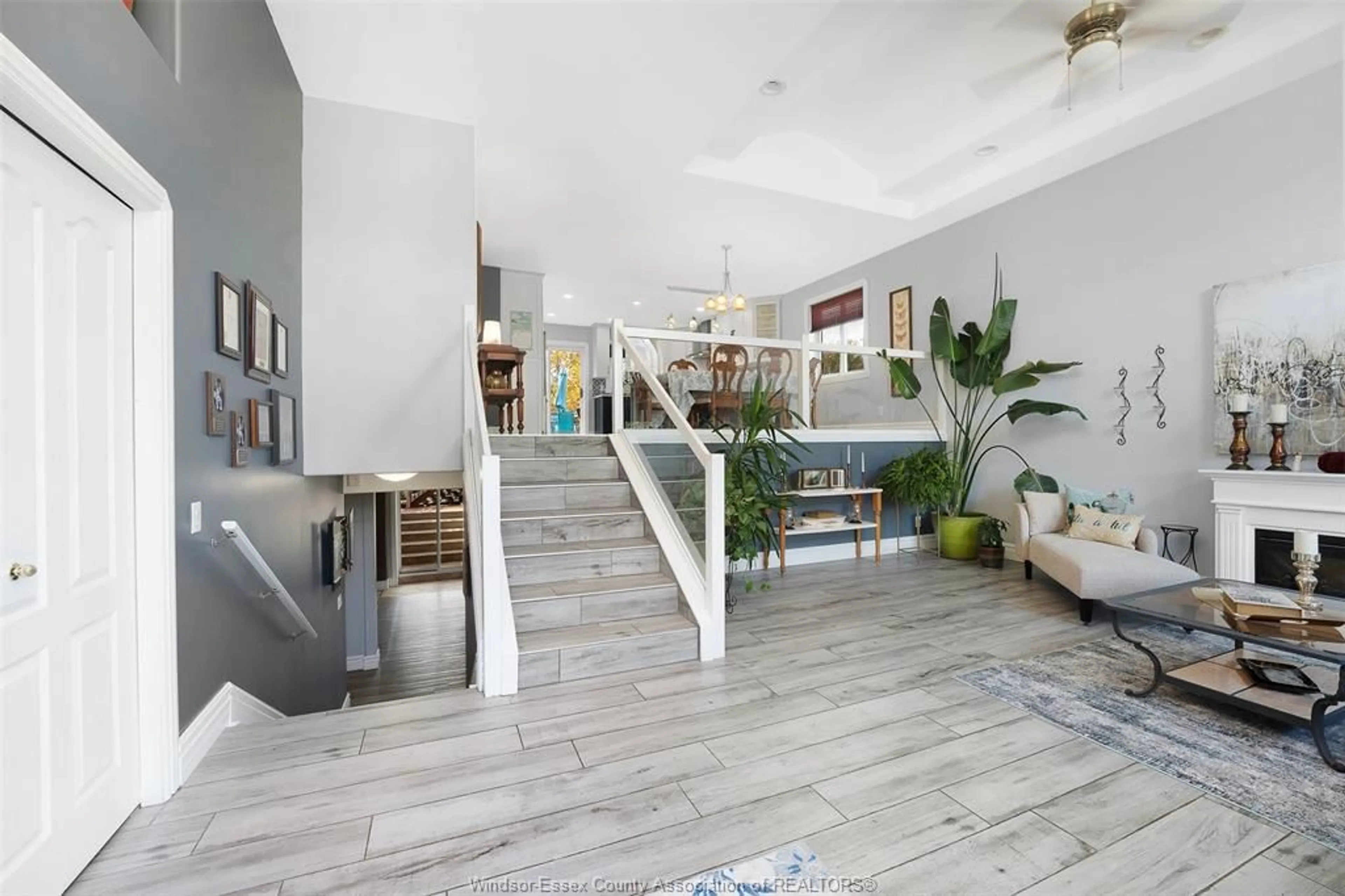 Indoor entryway for 1 KINGSBRIDGE Dr, Amherstburg Ontario N9V 4A4