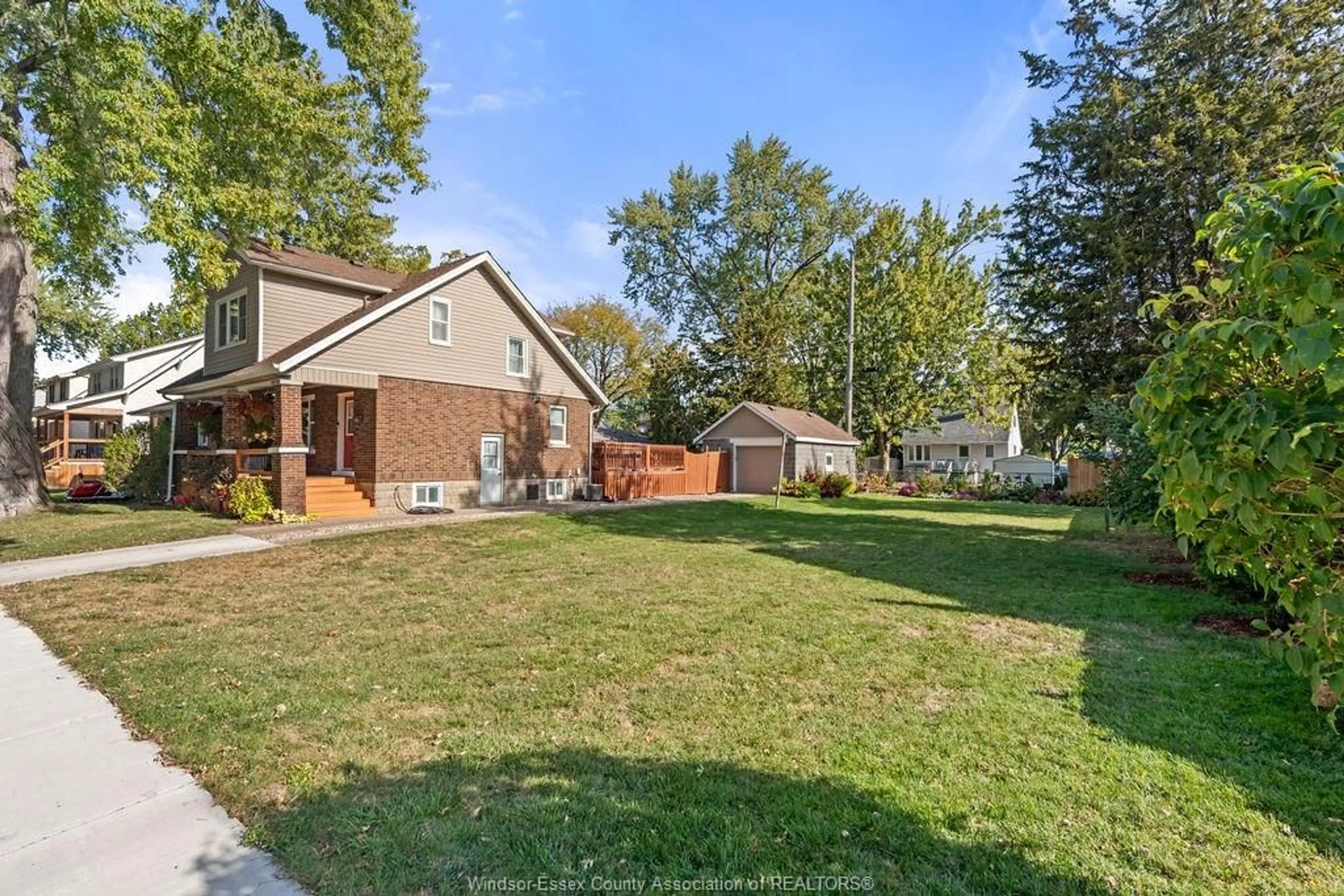 A pic from outside/outdoor area/front of a property/back of a property/a pic from drone, unknown for V/L FRANCOIS, Windsor Ontario N8Y 4M2