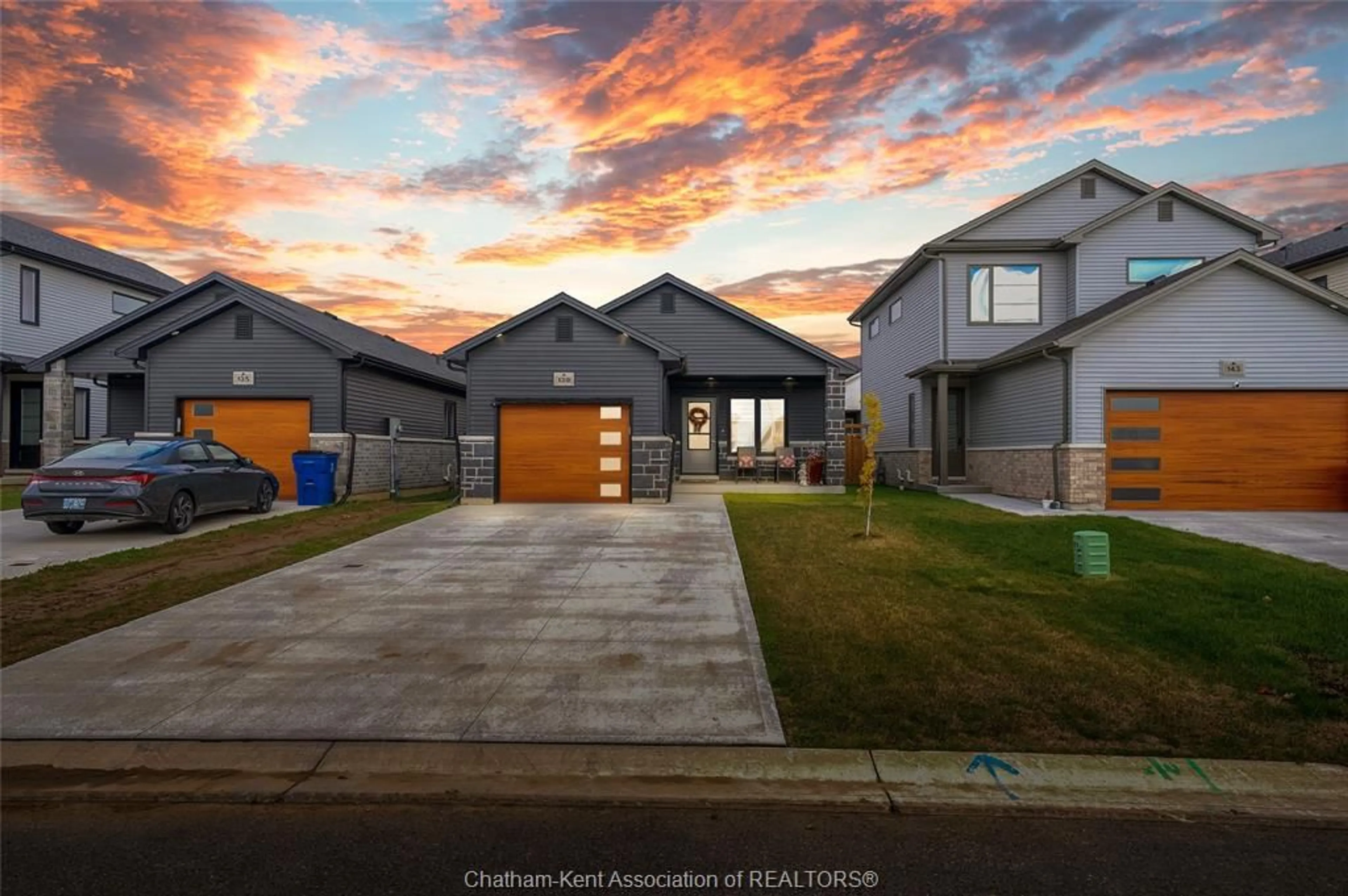 A pic from outside/outdoor area/front of a property/back of a property/a pic from drone, street for 139 IRONWOOD Trail, Chatham Ontario N7M 0T3