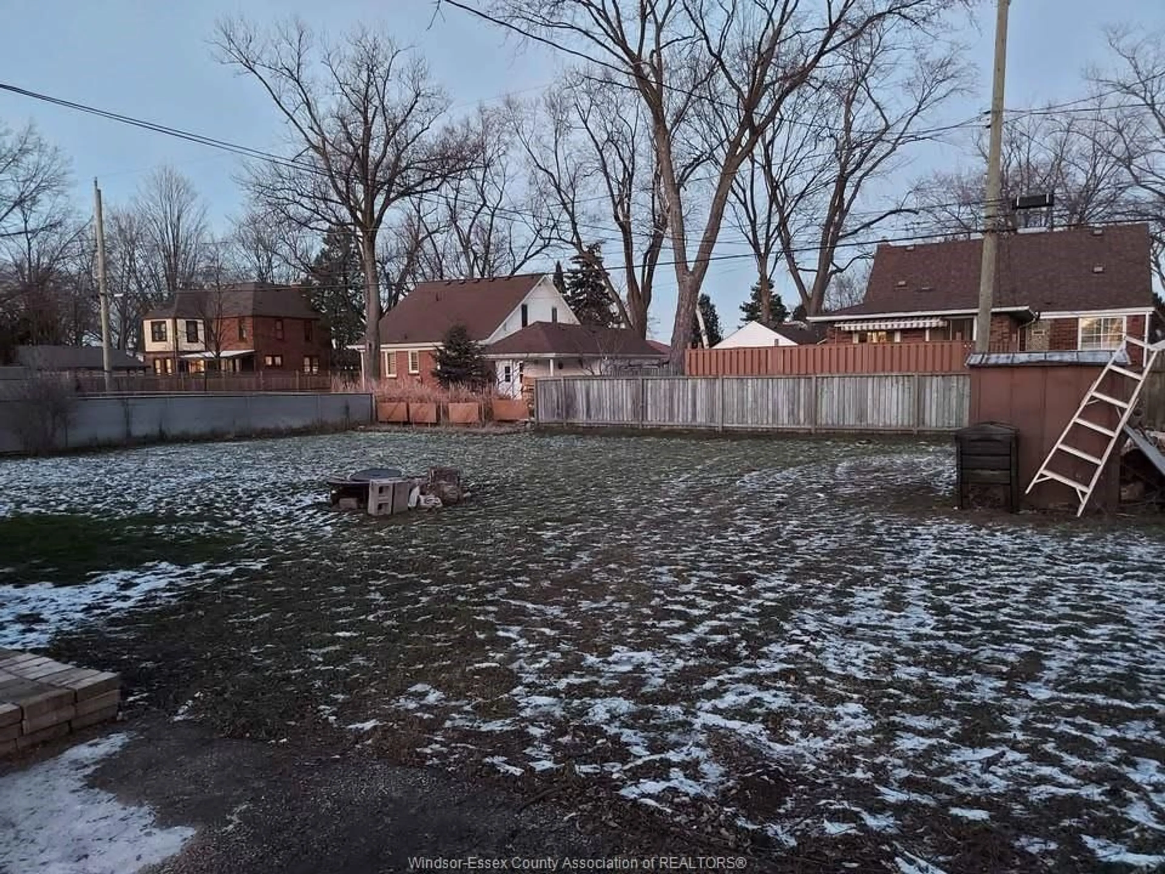 A pic from outside/outdoor area/front of a property/back of a property/a pic from drone, street for 3124 BRUCE Ave, Windsor Ontario N9E 1W5