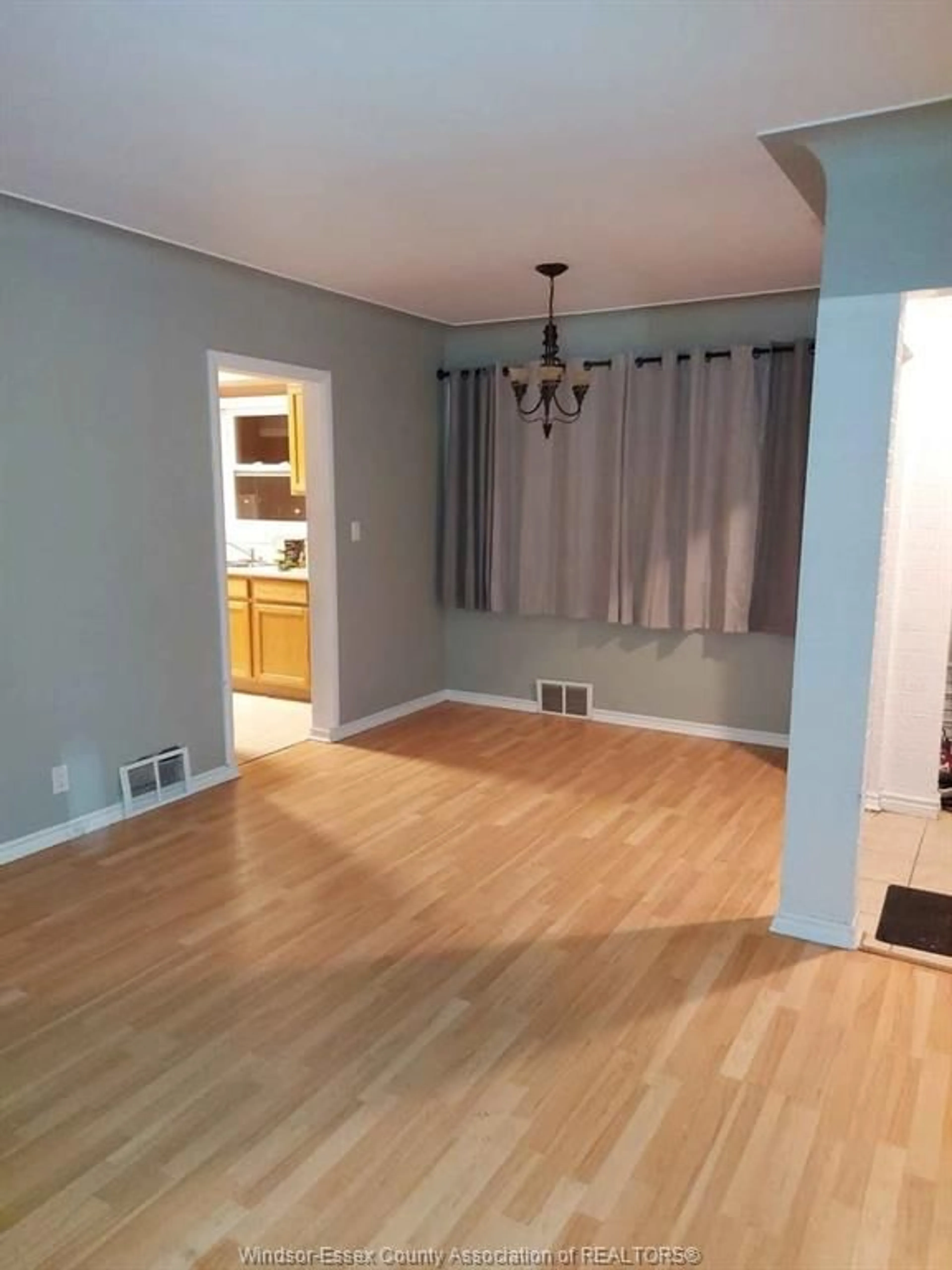 A pic of a room for 3124 BRUCE Ave, Windsor Ontario N9E 1W5