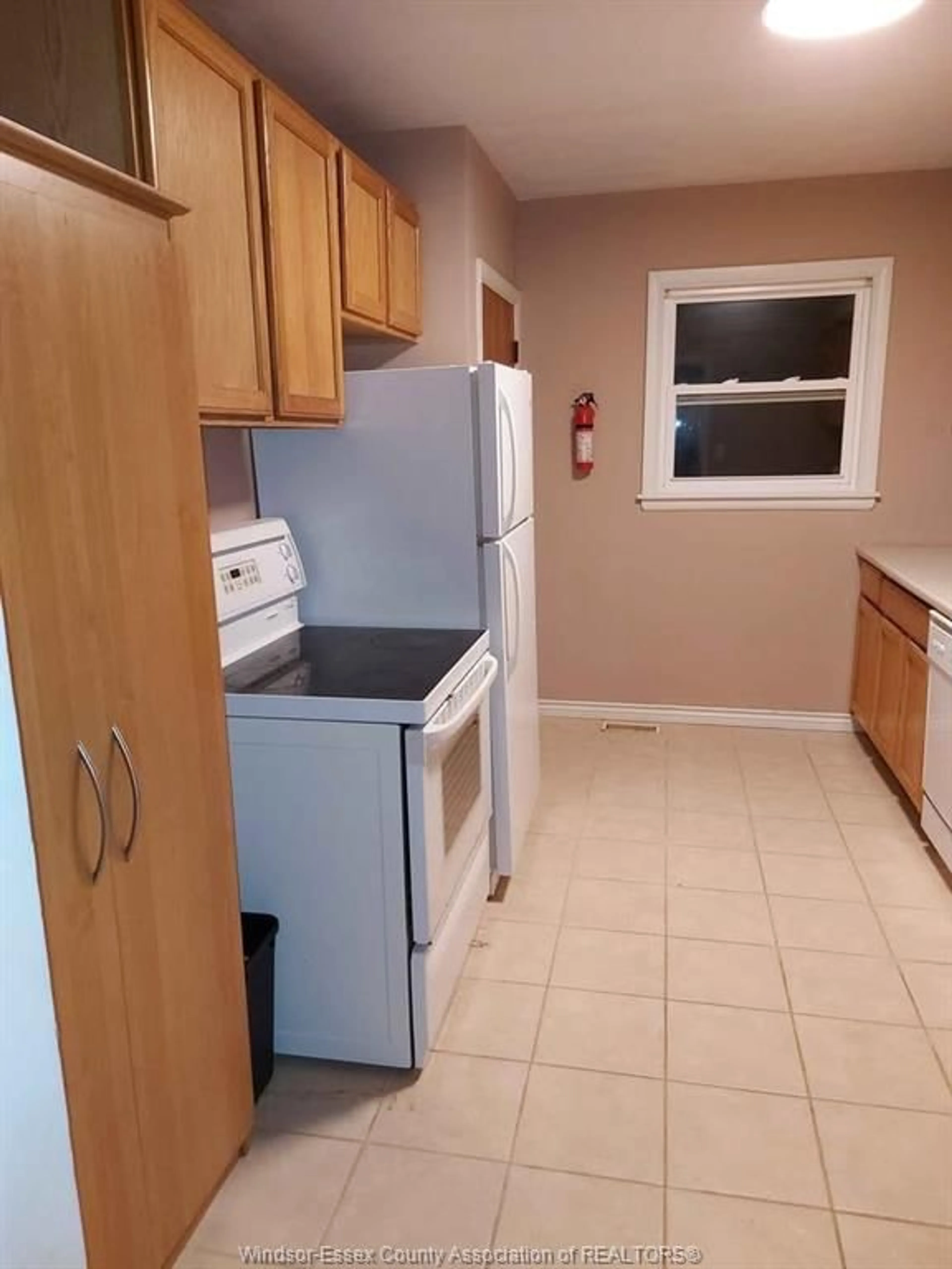 Standard kitchen, unknown for 3124 BRUCE Ave, Windsor Ontario N9E 1W5