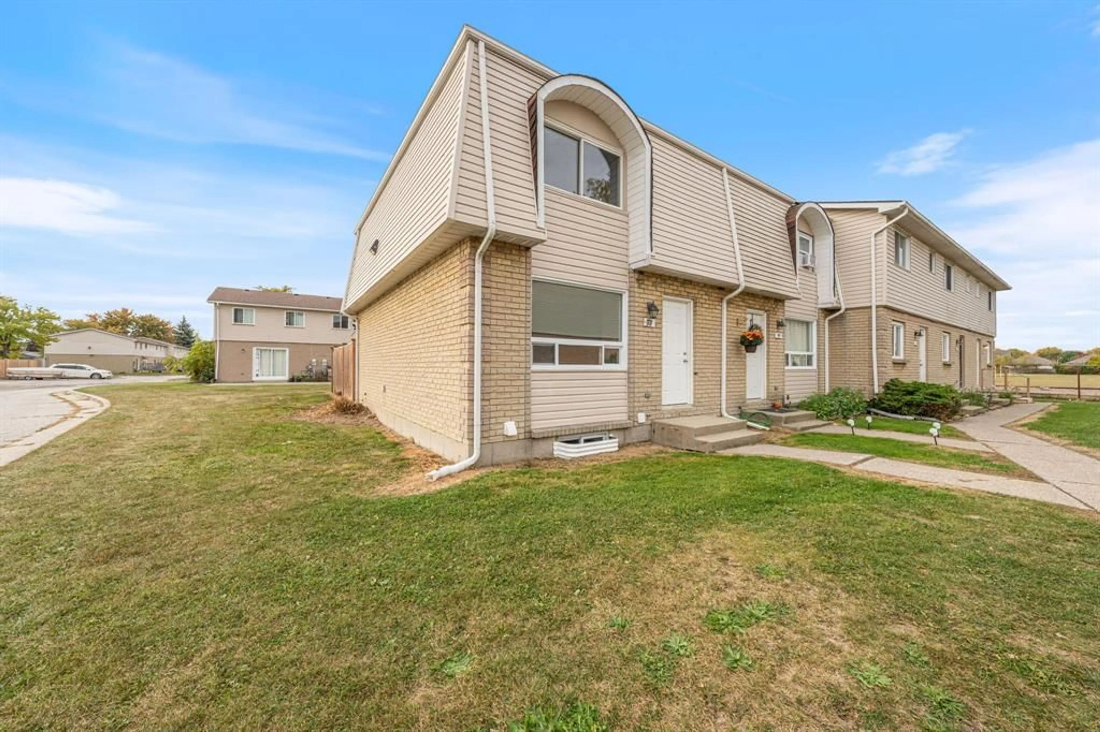 Unknown for 348 Cameron St, St Clair Ontario N0N 1G0
