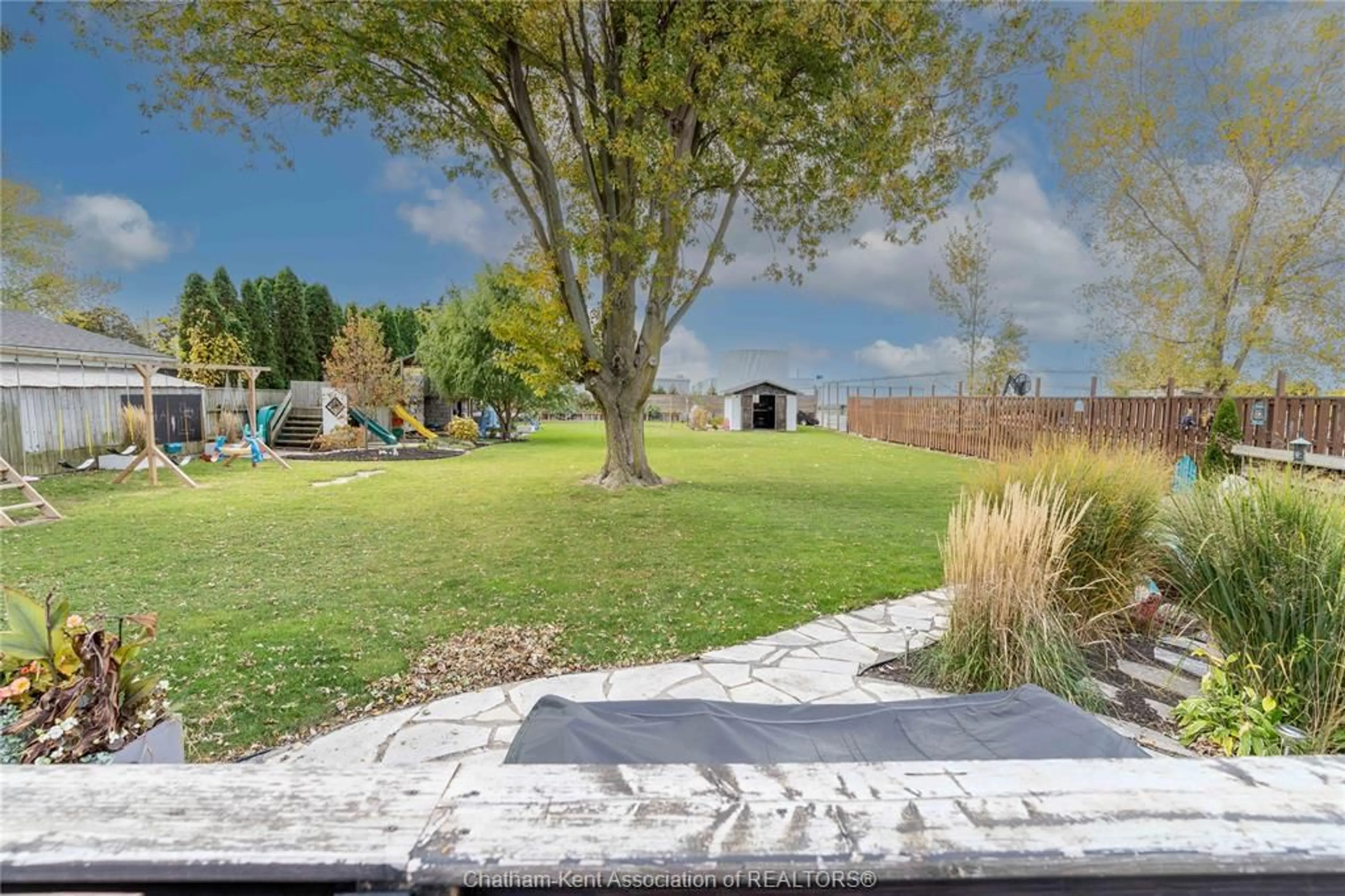 Patio, water/lake/river/ocean view for 809 77 Hwy, Leamington Ontario N8H 3V8
