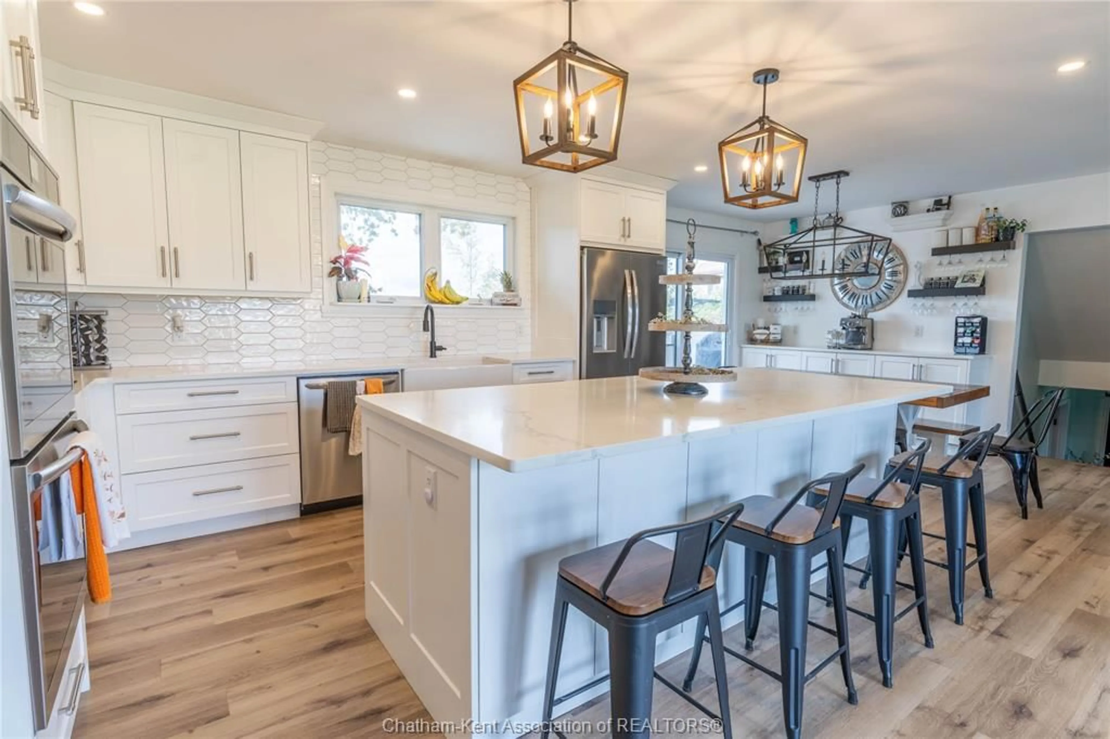 Open concept kitchen, unknown for 809 77 Hwy, Leamington Ontario N8H 3V8