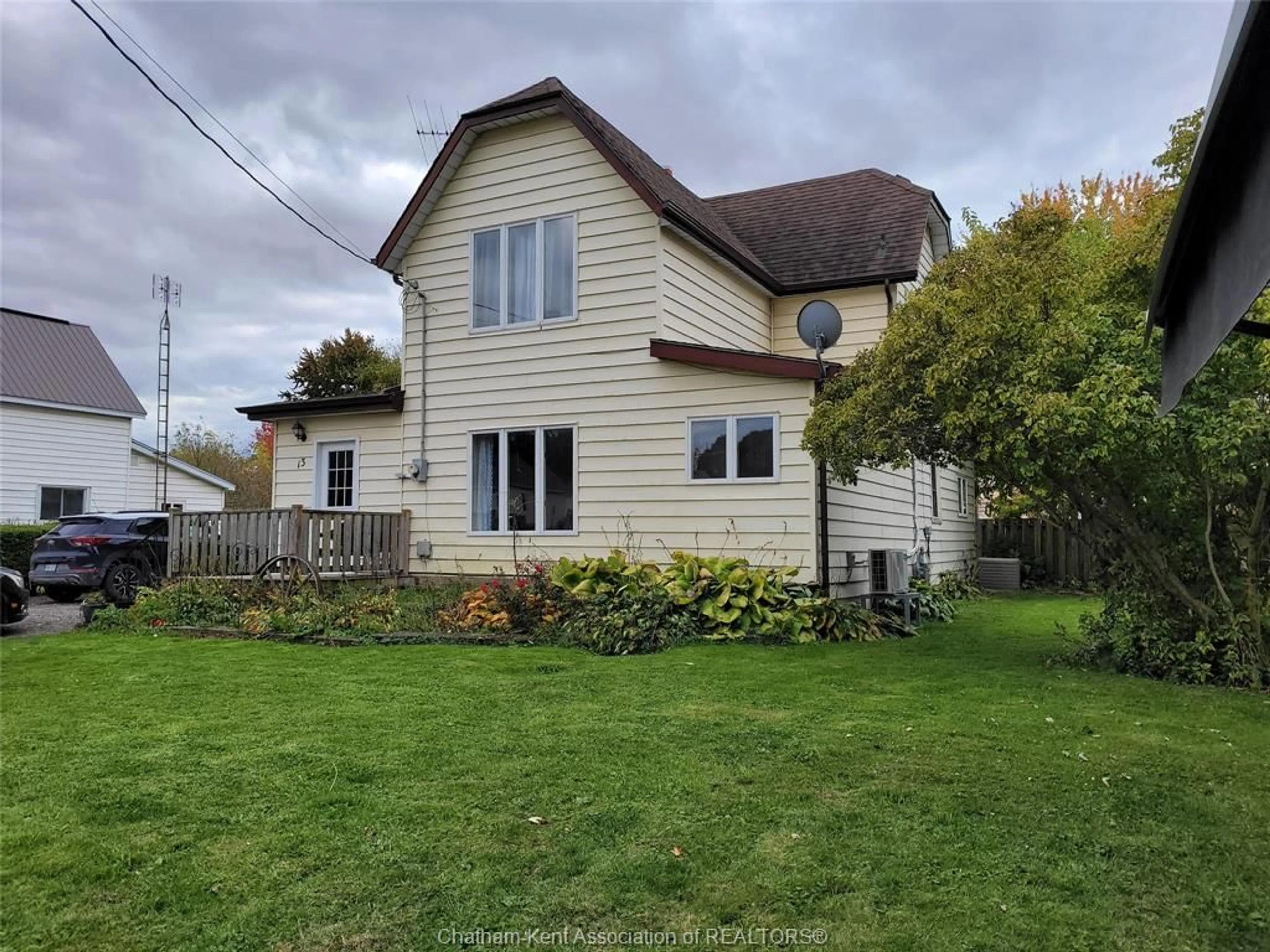 A pic from outside/outdoor area/front of a property/back of a property/a pic from drone, building for 13 JOHN PARK Line, Tupperville Ontario N0P 2M0
