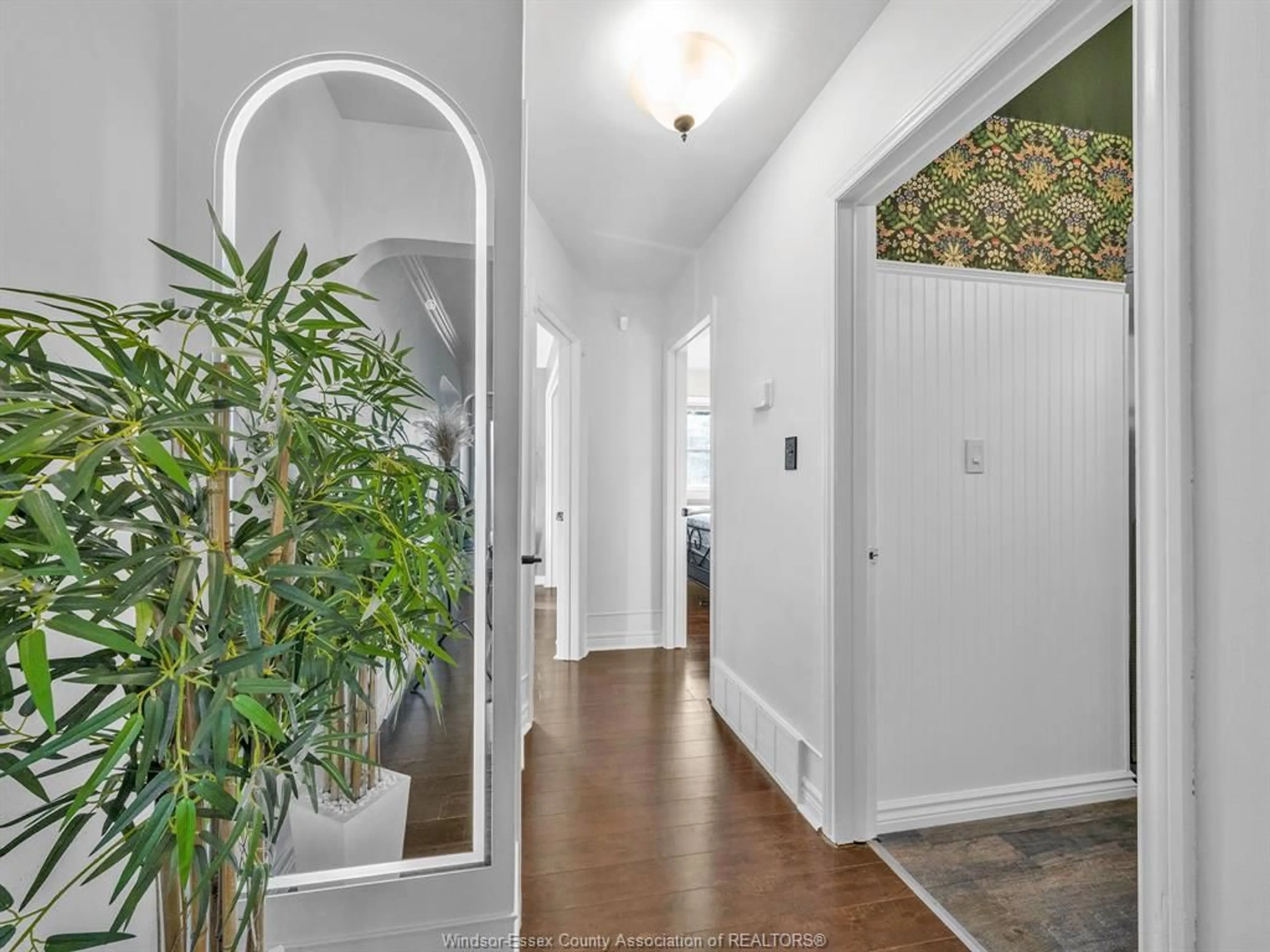 Indoor entryway for 1085 FORD Blvd, Windsor Ontario N8S 2G2