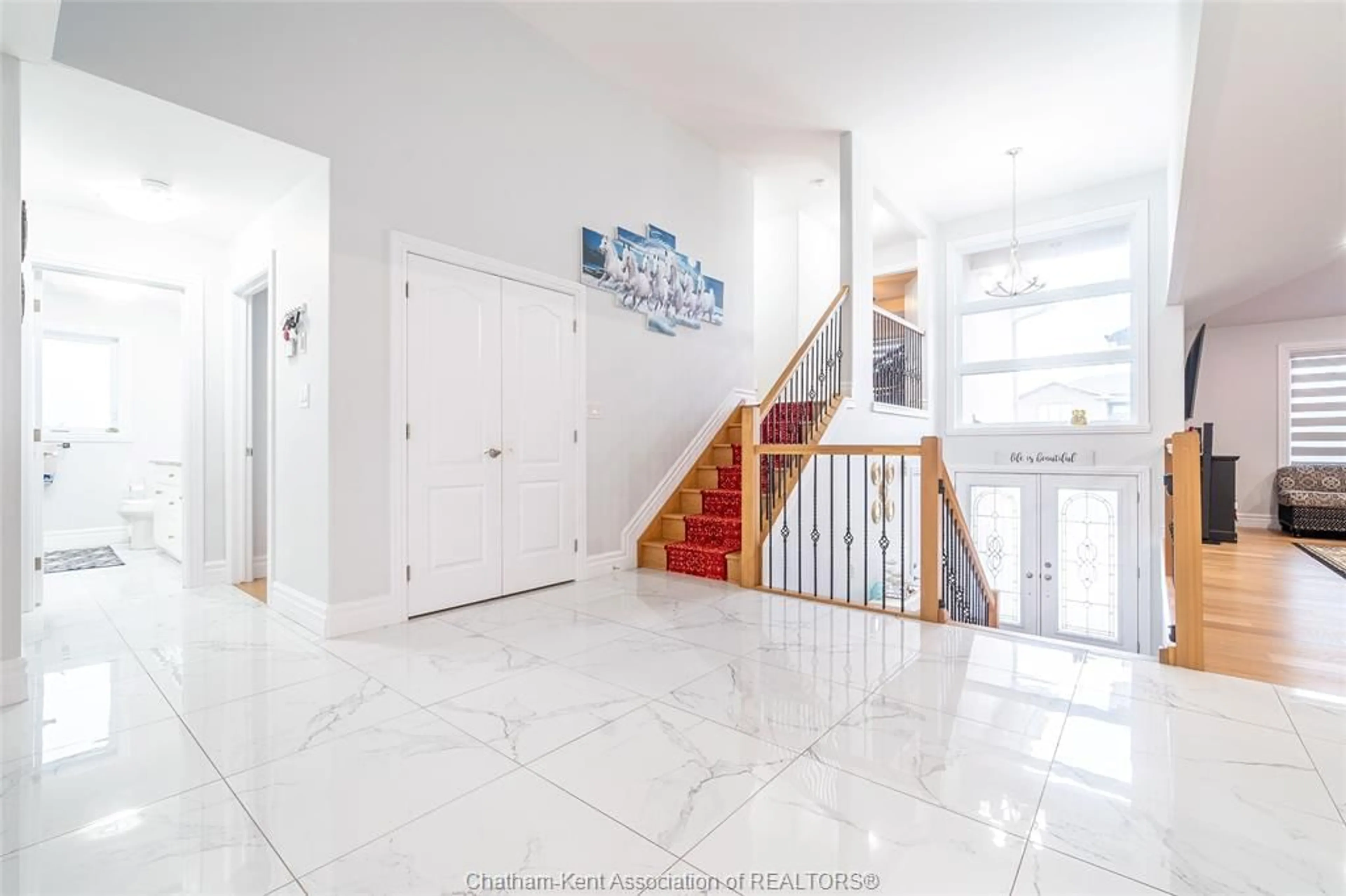 Indoor foyer for 44 Peachtree Lane, Chatham Ontario N7L 0B3