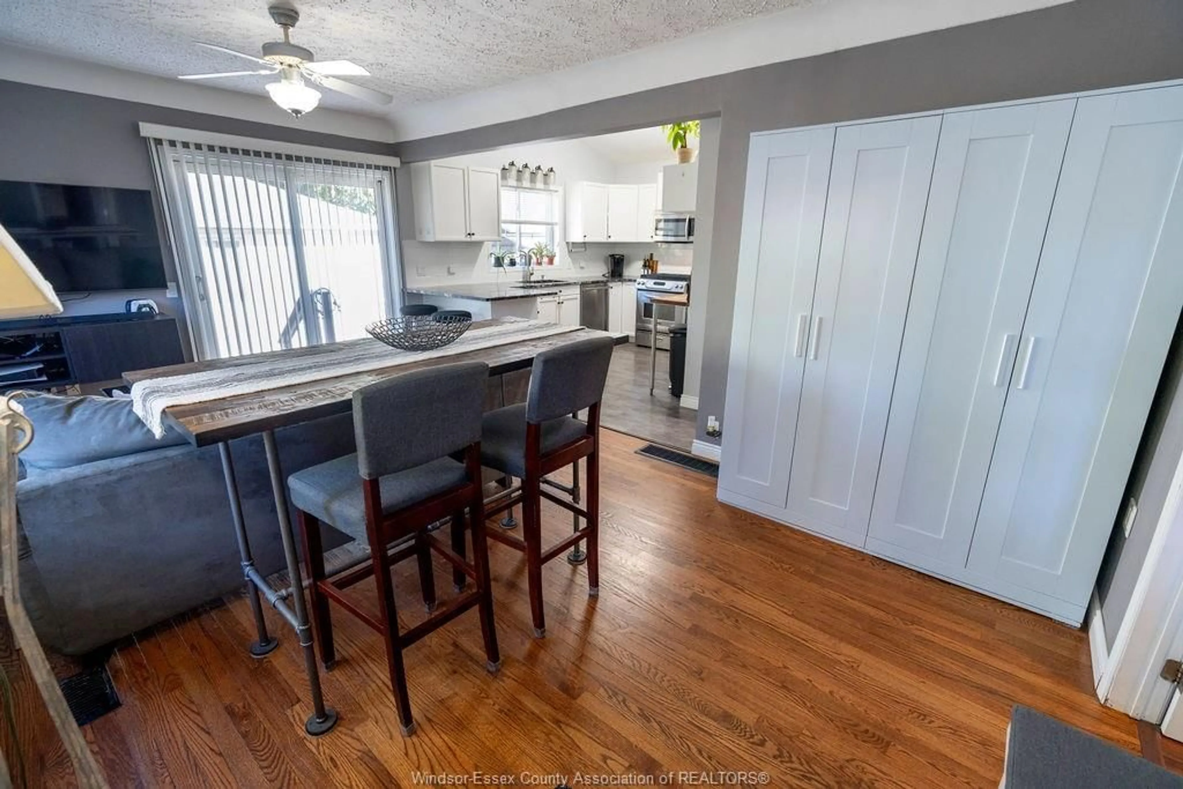Open concept kitchen, wood/laminate floor for 1701 Cadillac, Windsor Ontario N8Y 2V7