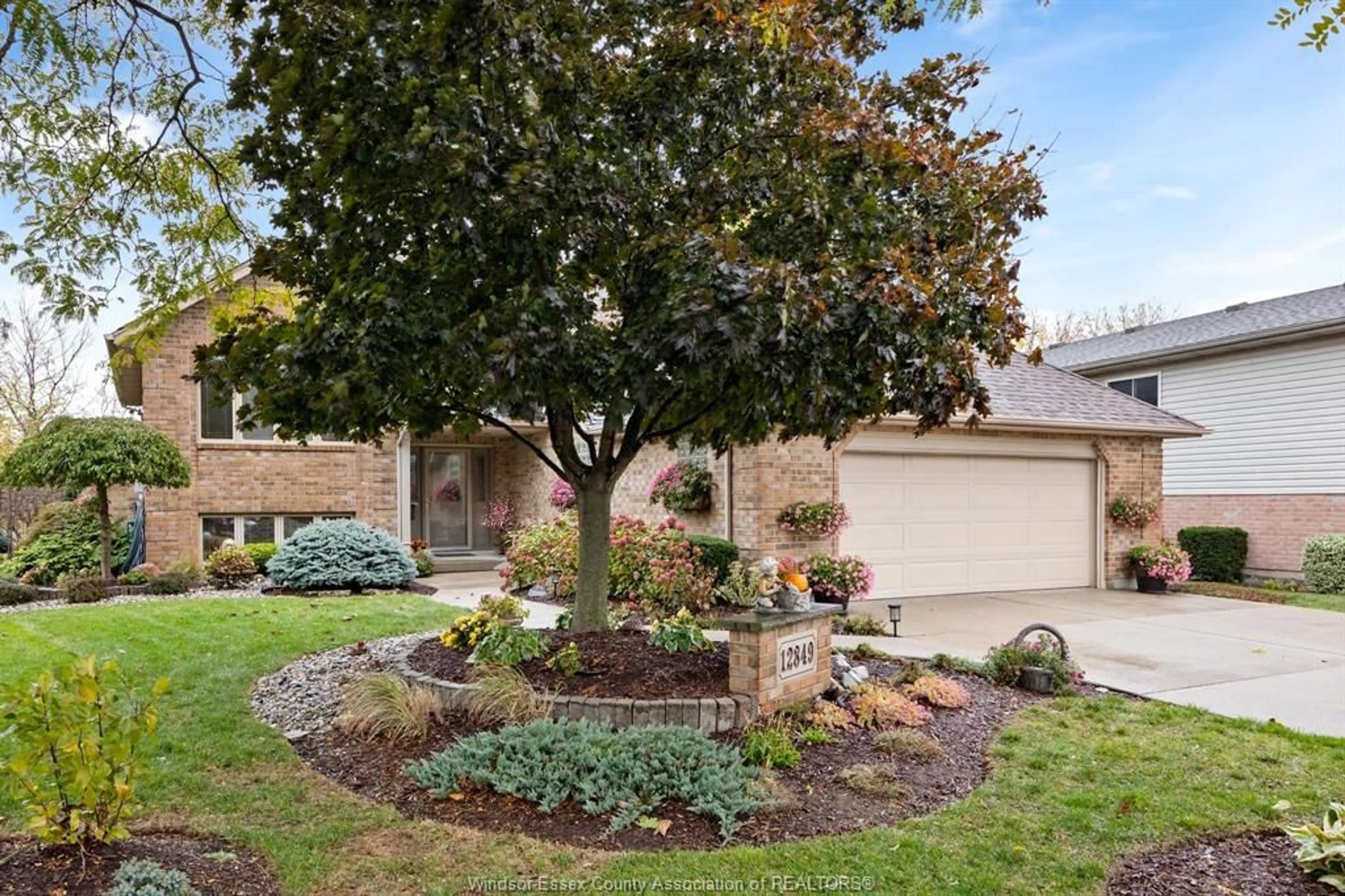 A pic from outside/outdoor area/front of a property/back of a property/a pic from drone, street for 12849 LEMIRE, Tecumseh Ontario N8N 4W1