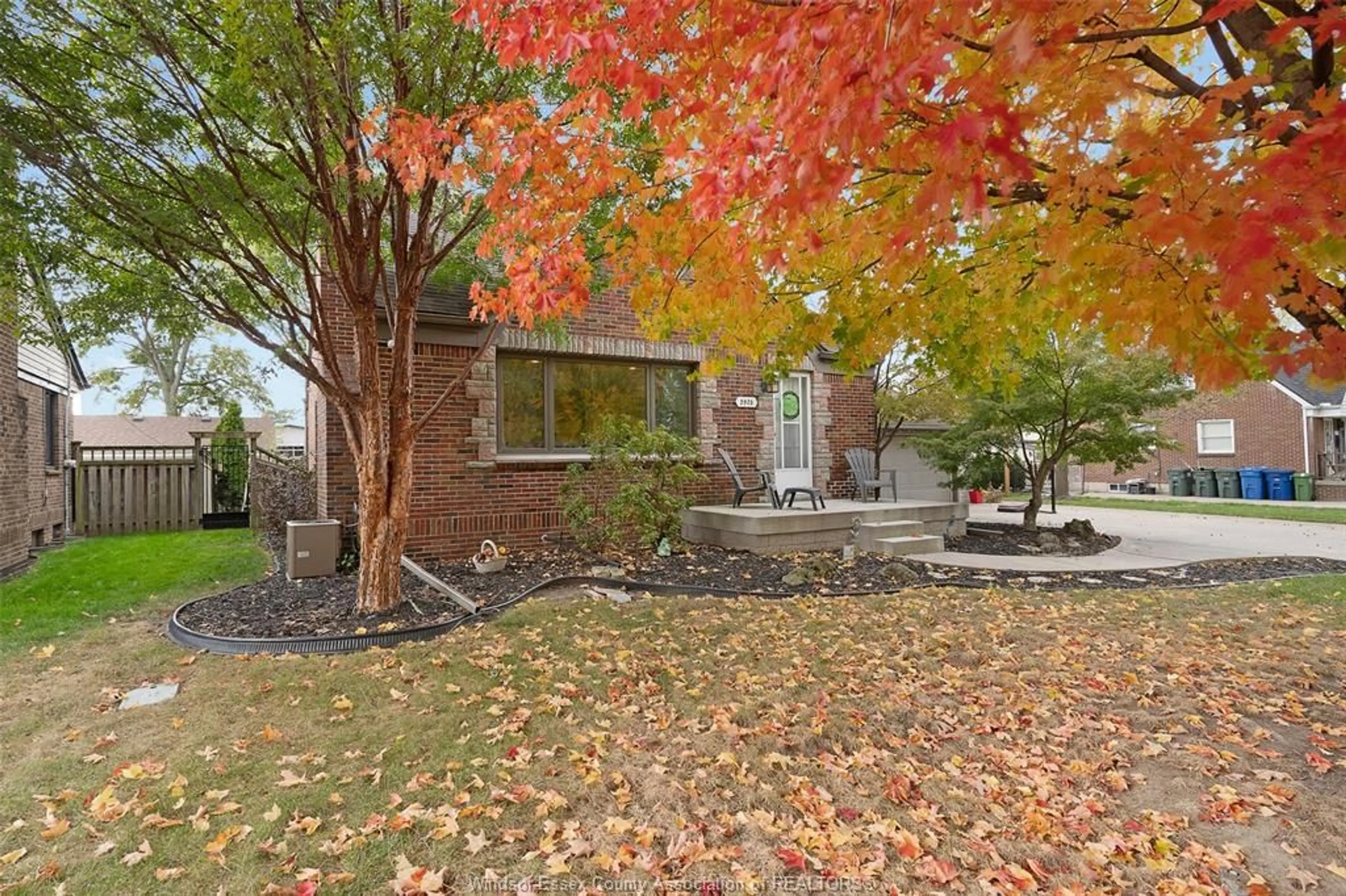 Patio, street for 2925 ALEXANDRA Ave, Windsor Ontario N9E 2J8