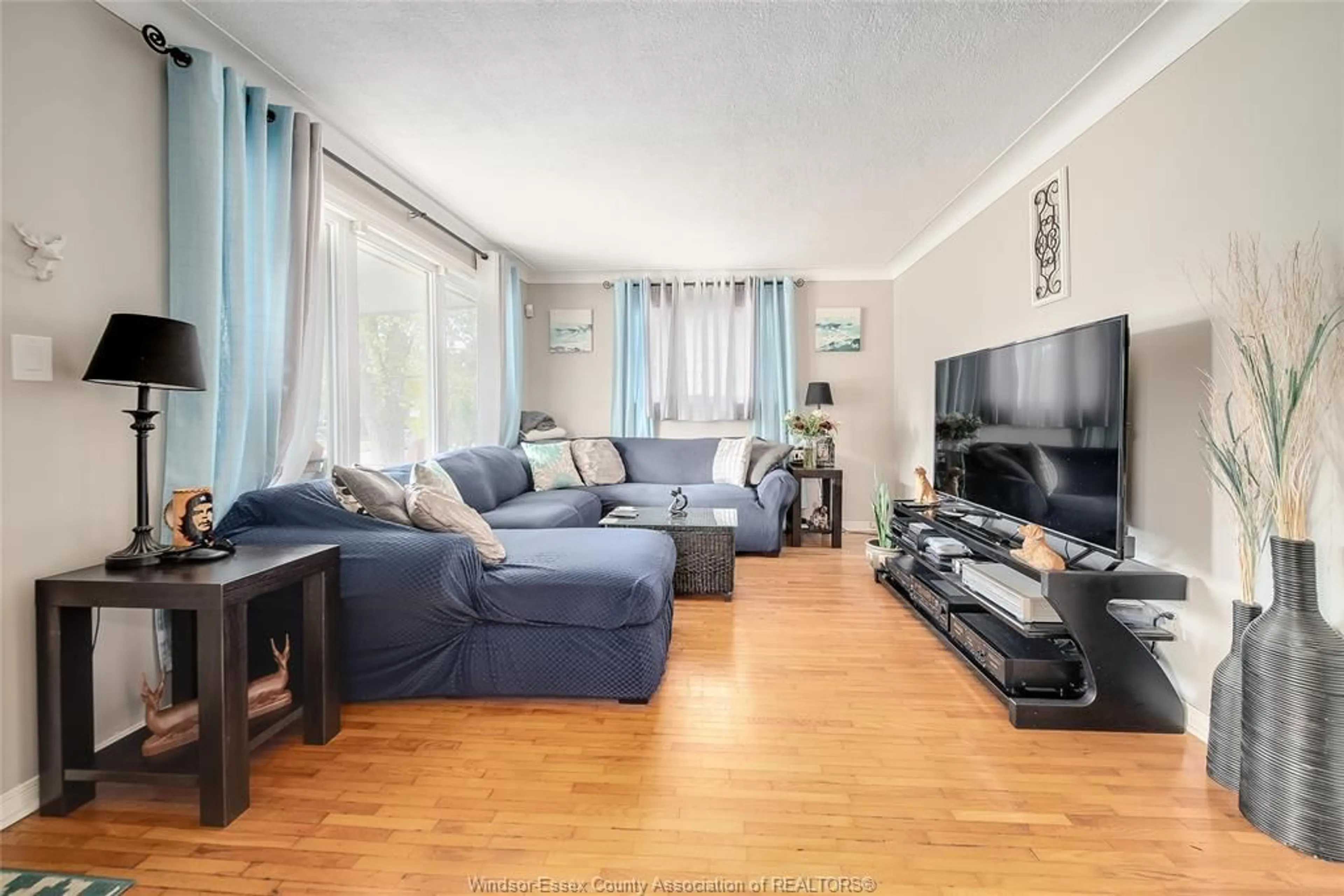 Living room with furniture, unknown for 1454 BERNARD Rd, Windsor Ontario N8Y 4K3