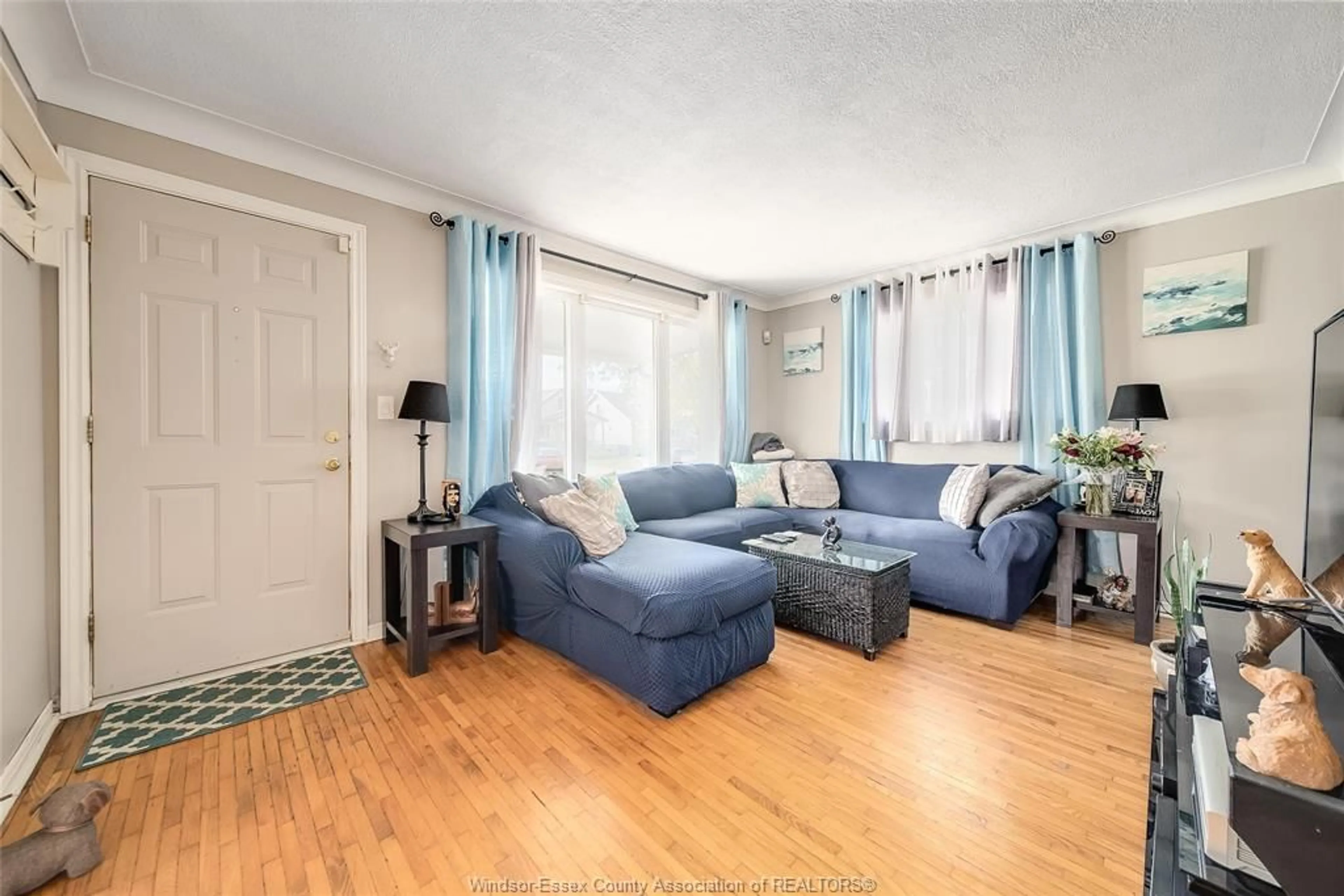 Living room with furniture, unknown for 1454 BERNARD Rd, Windsor Ontario N8Y 4K3