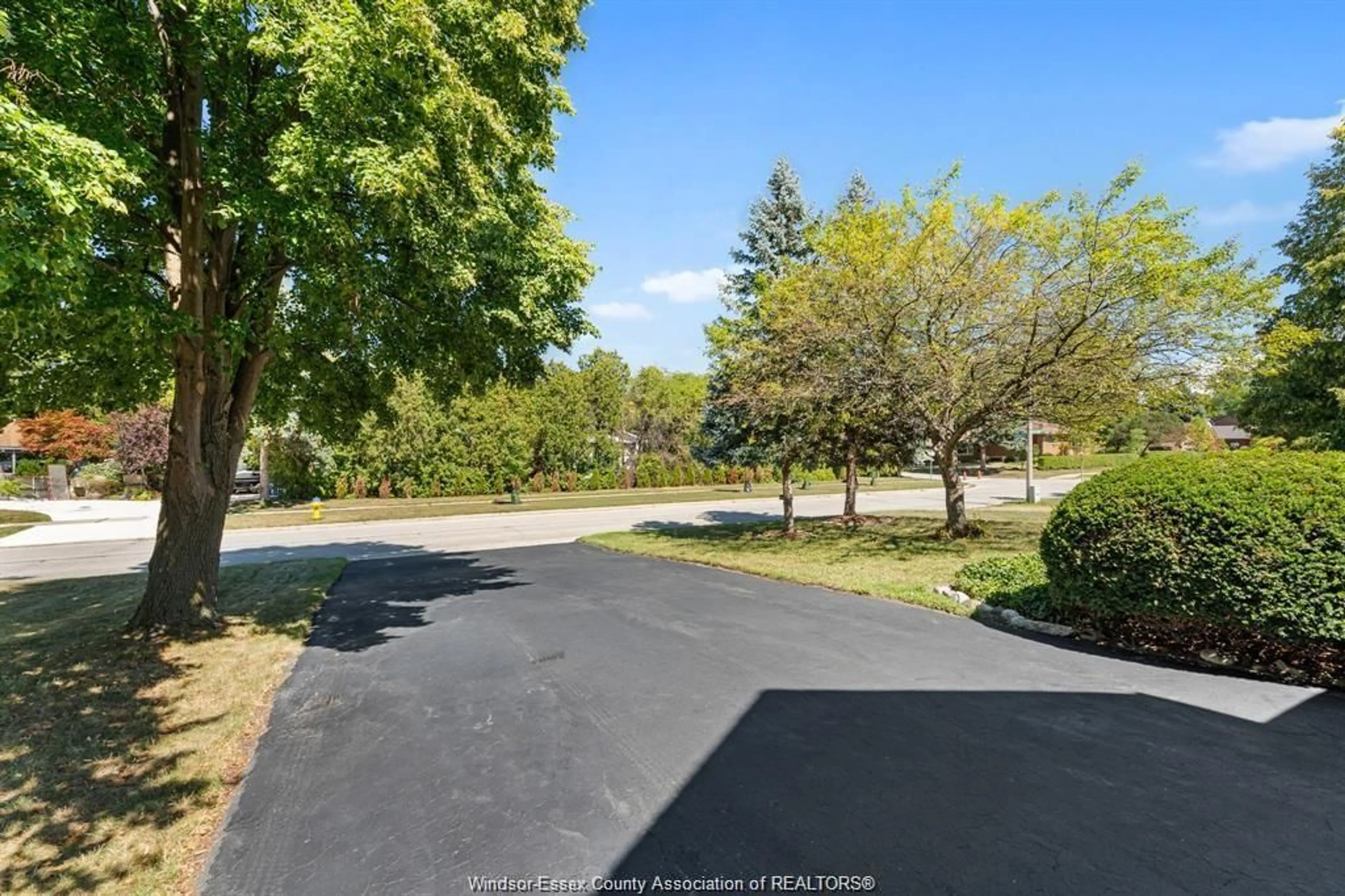 A pic from outside/outdoor area/front of a property/back of a property/a pic from drone, street for 12605 LITTLE RIVER Blvd, Tecumseh Ontario N8N 4B9