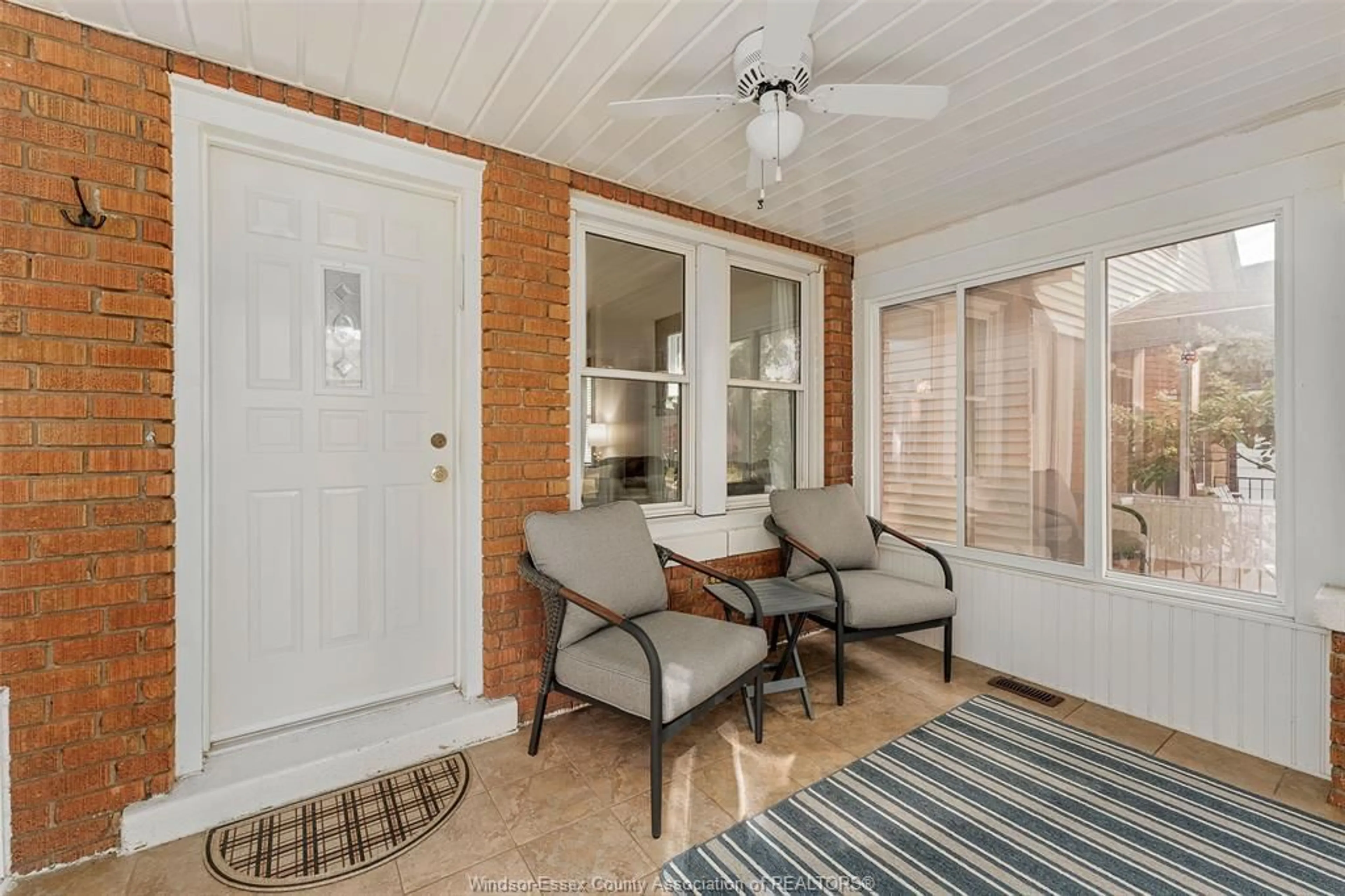 Indoor entryway for 1644 MARENTETTE, Windsor Ontario N8X 4E6