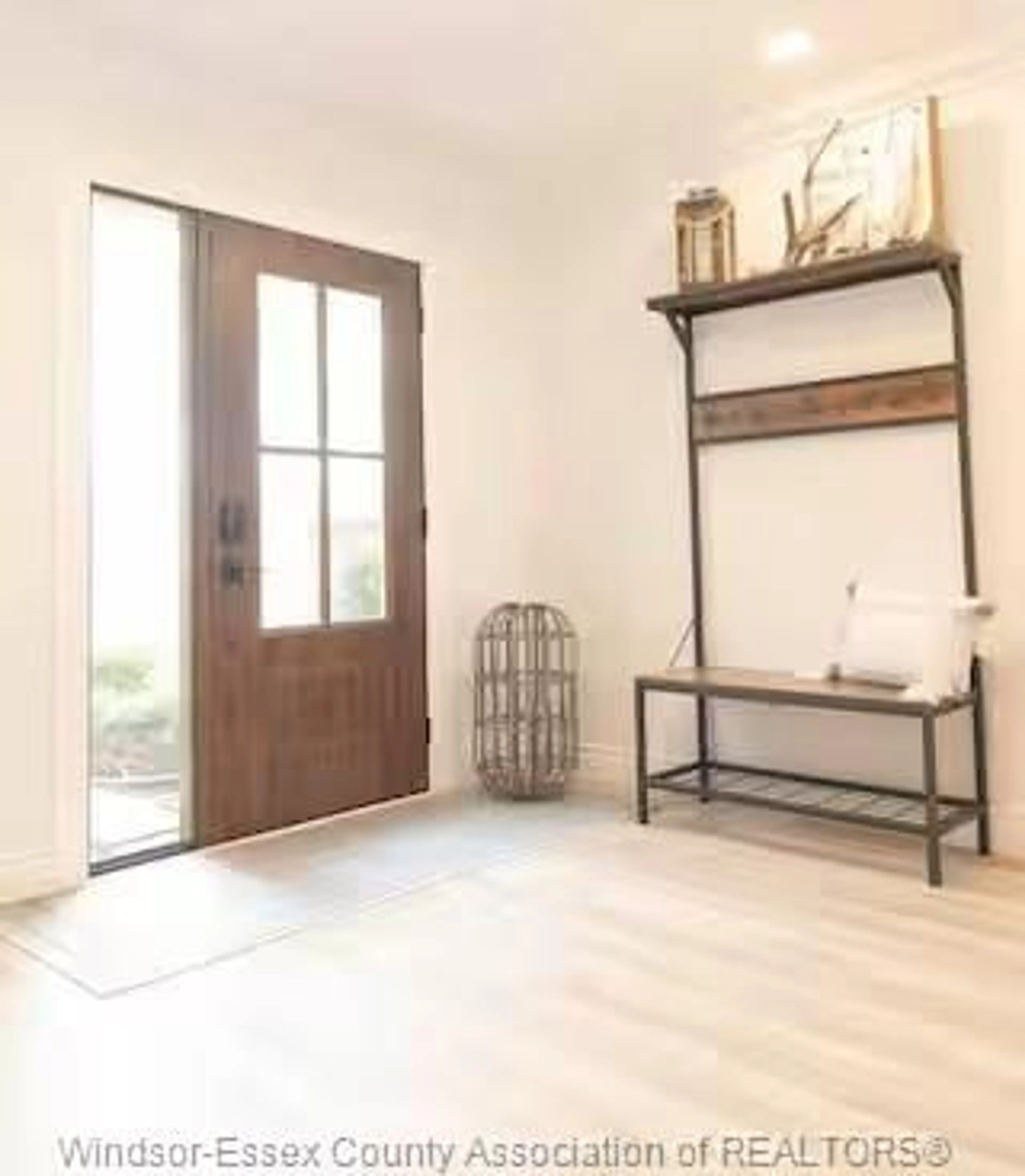 Indoor entryway for 850 POINT PELEE DRIVE Dr, Leamington Ontario N8H 3V4