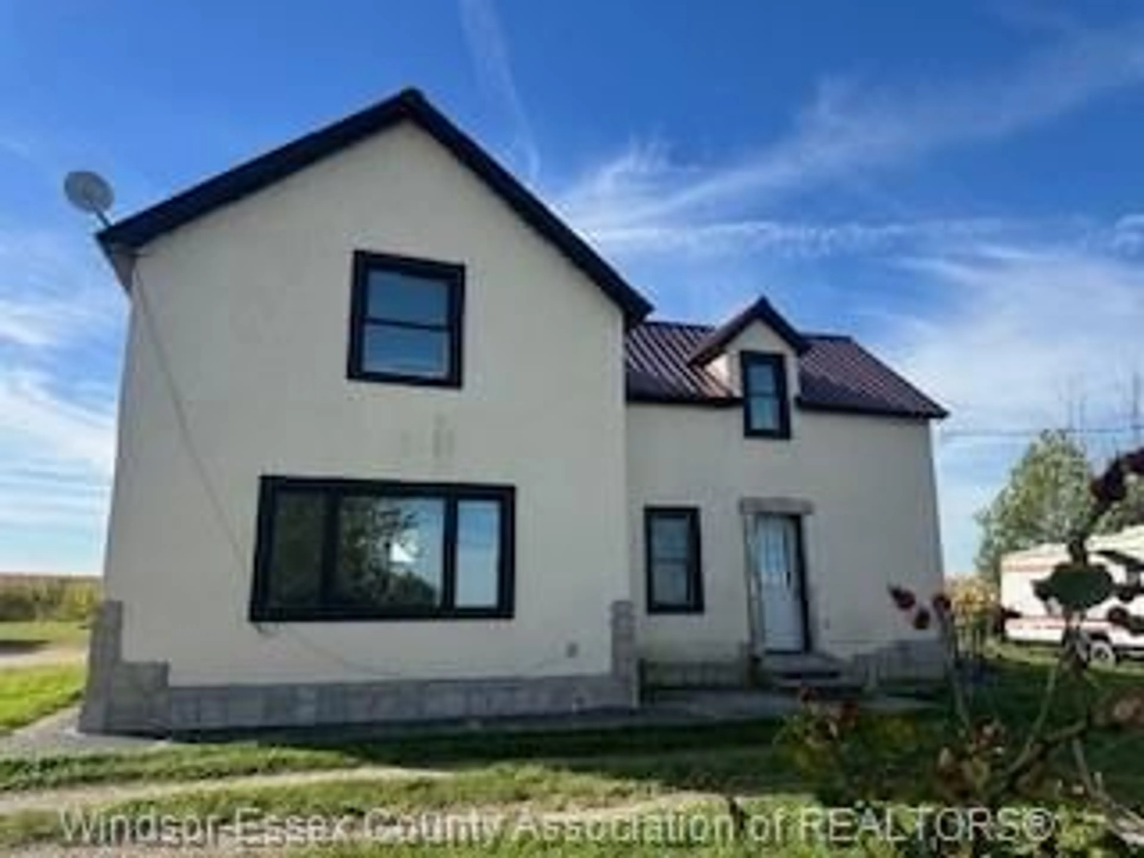 A pic from outside/outdoor area/front of a property/back of a property/a pic from drone, building for 908 Mersea Rd 10, Leamington Ontario N0P 2J0