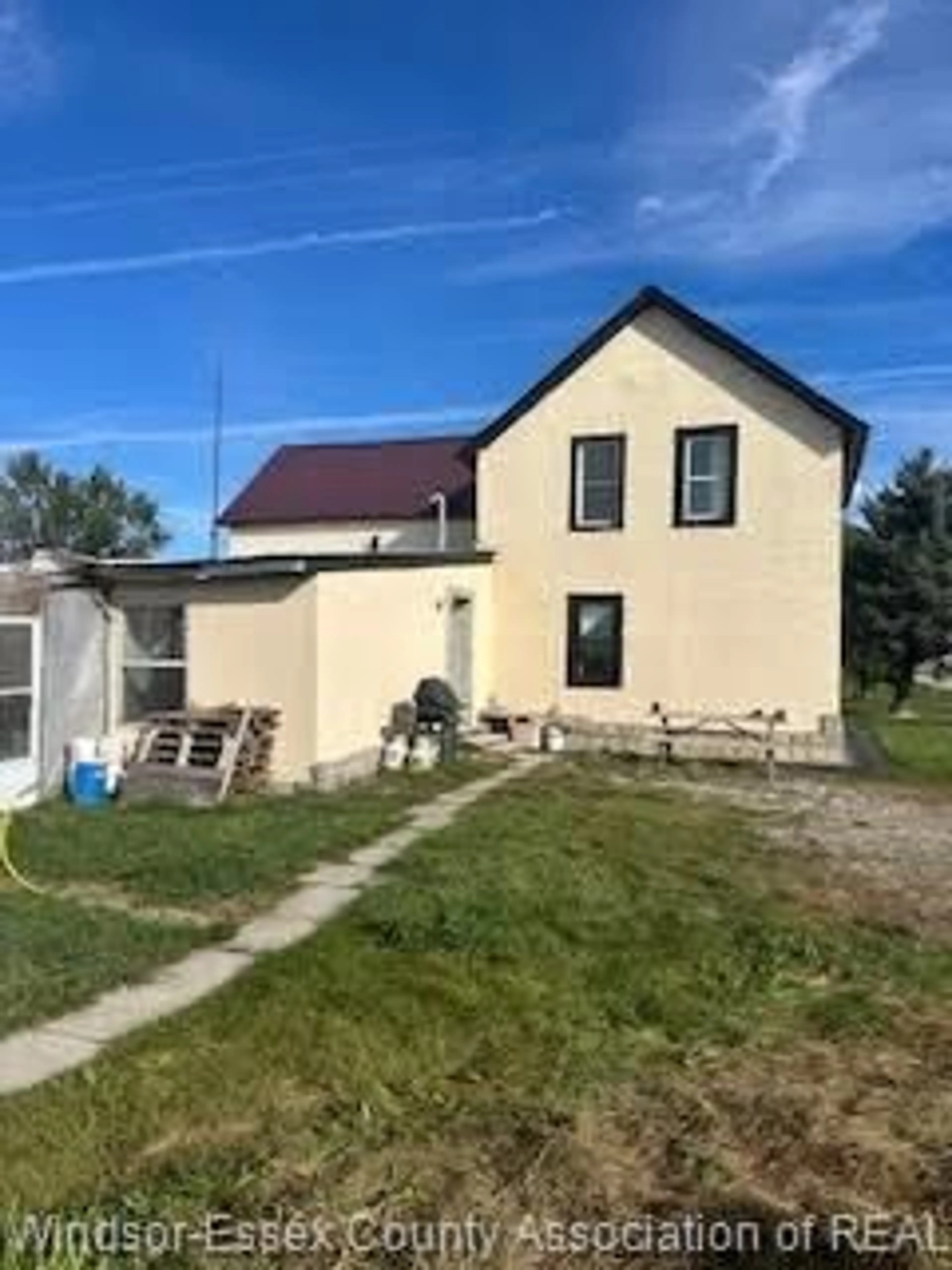 A pic from outside/outdoor area/front of a property/back of a property/a pic from drone, building for 908 Mersea Rd 10, Leamington Ontario N0P 2J0