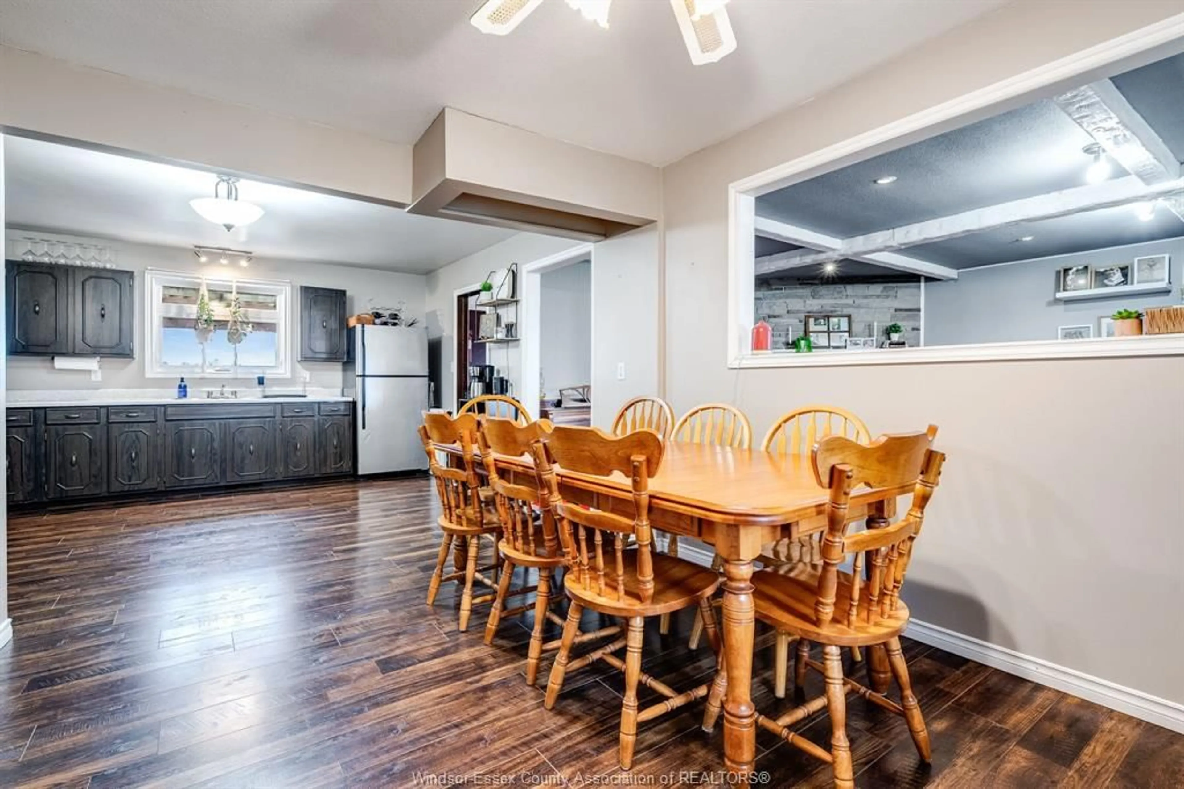 Dining room, wood/laminate floor for 987 Talbot Trail, Wheatley Ontario N0P 2P0