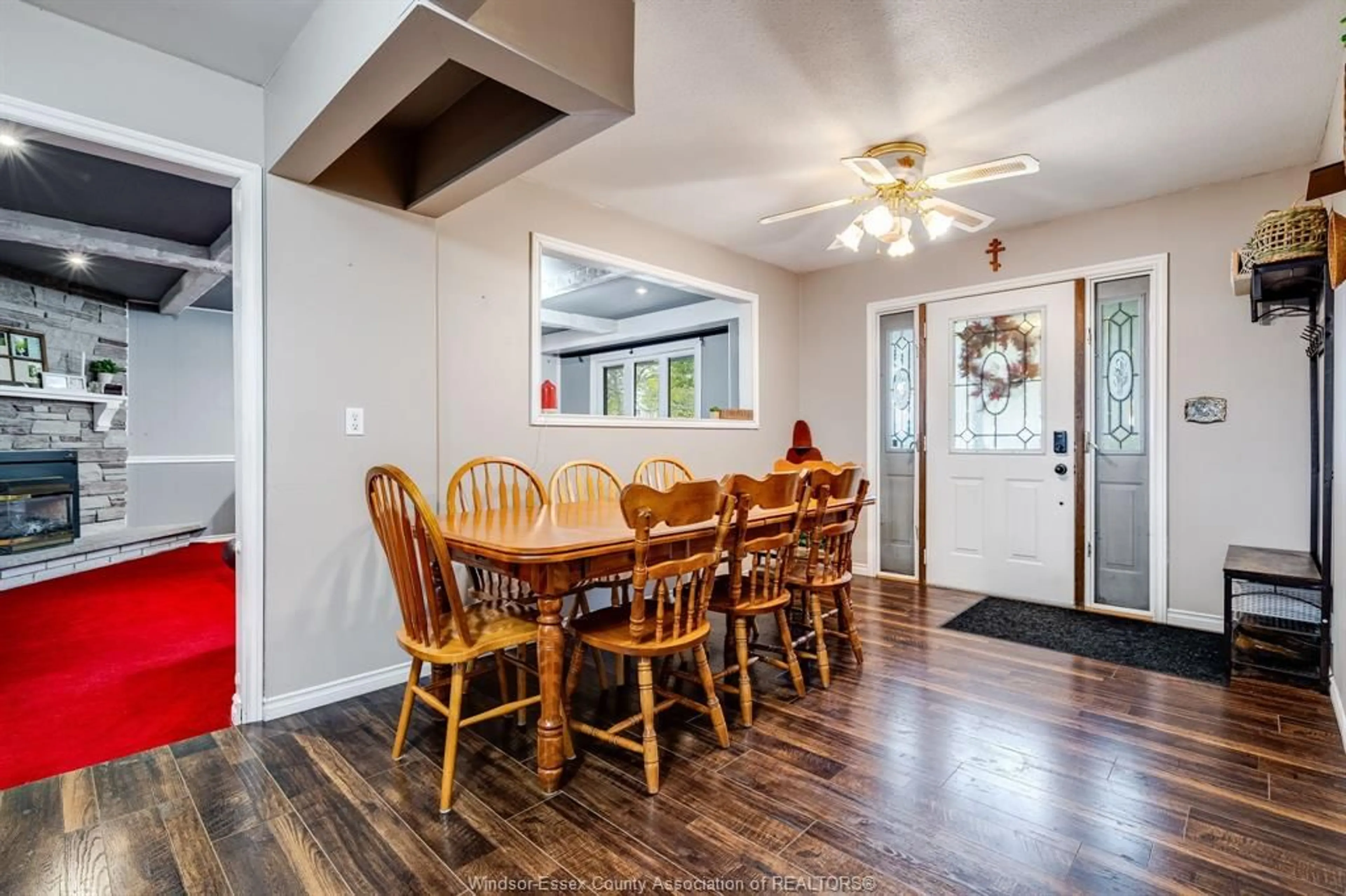 Dining room, wood/laminate floor for 987 Talbot Trail, Wheatley Ontario N0P 2P0