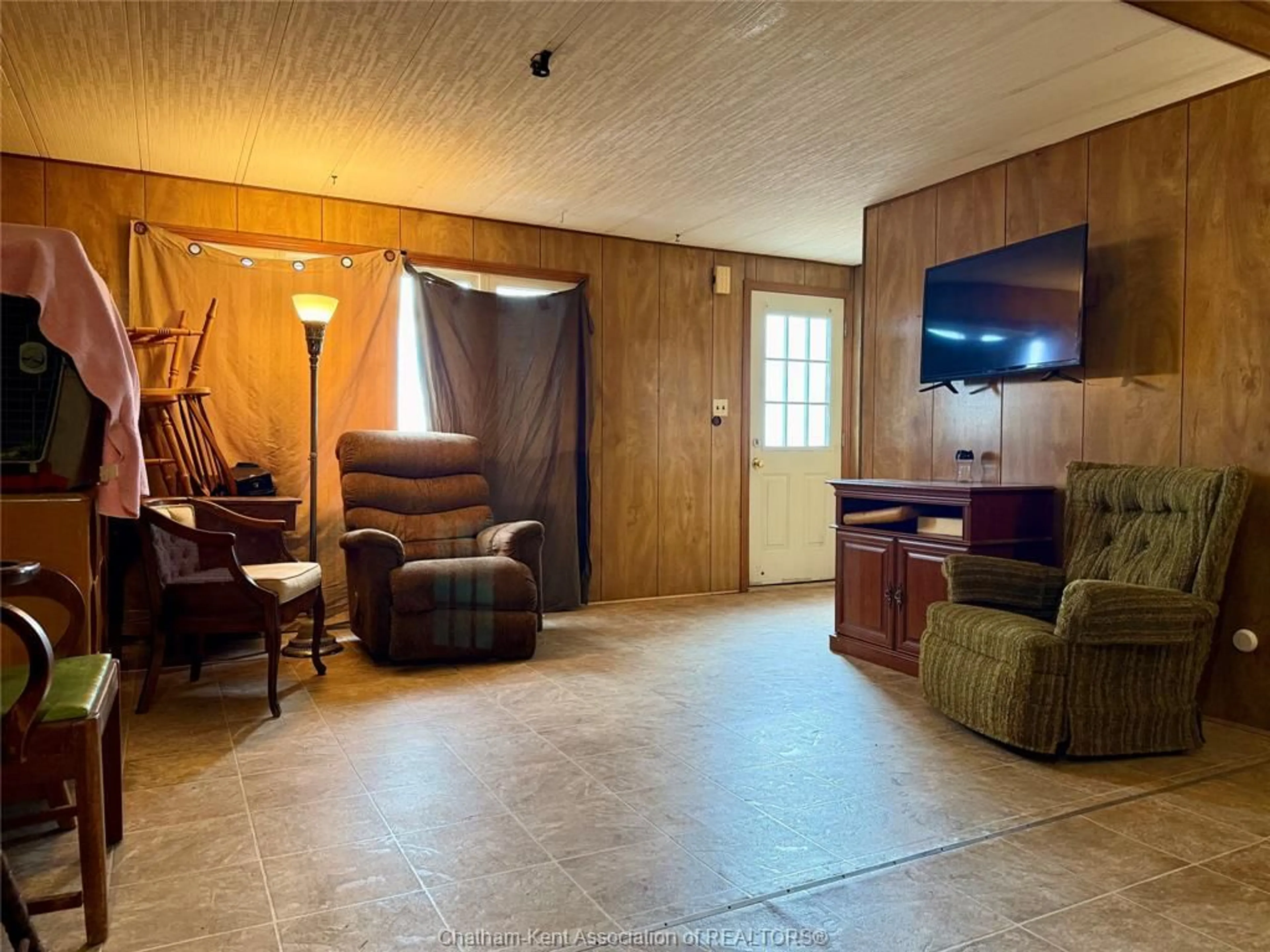 Lobby for 6514 Eighth Line, North Buxton Ontario N0P 1Y0