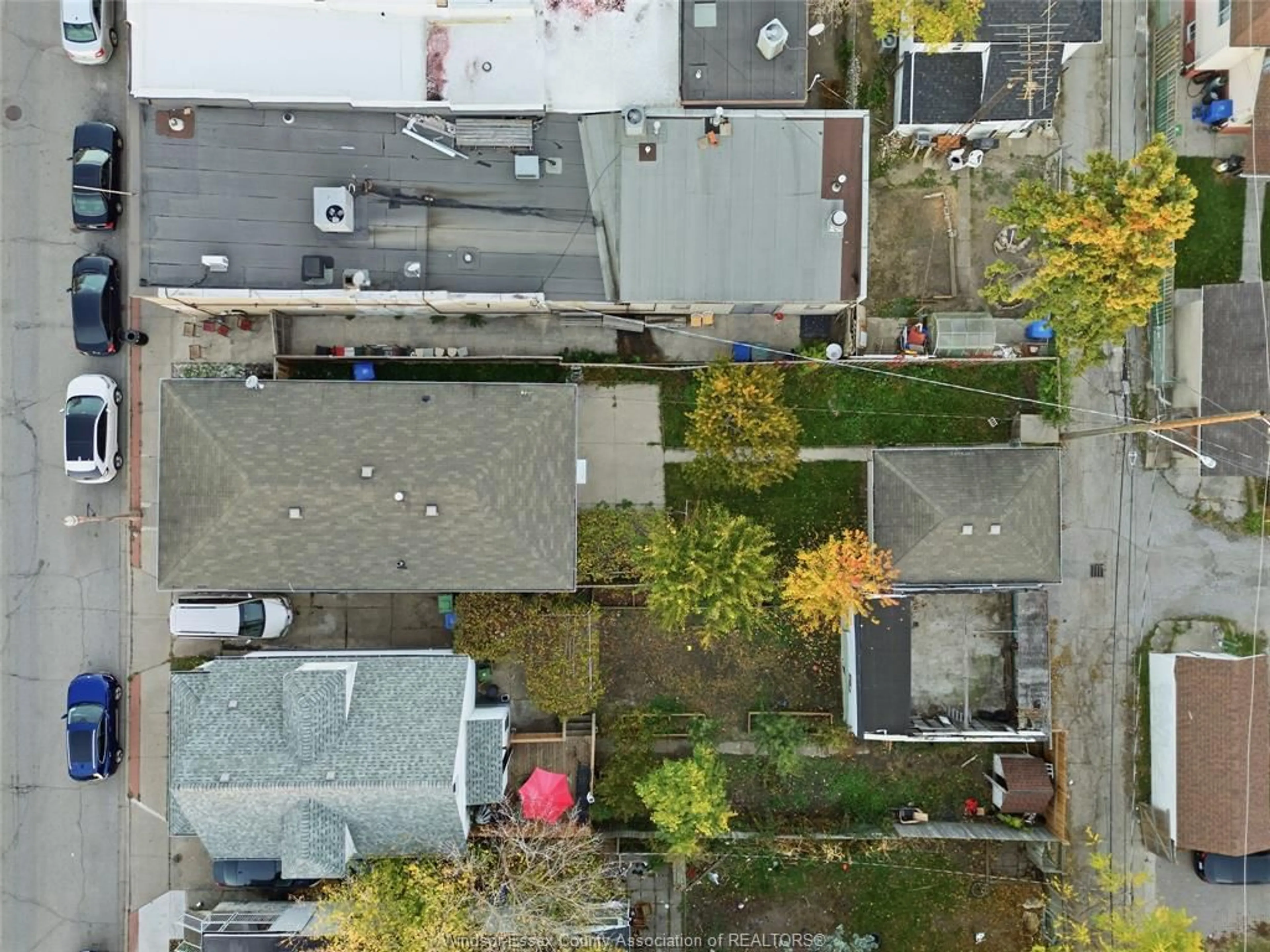 A pic from outside/outdoor area/front of a property/back of a property/a pic from drone, street for 1259 ERIE St, Windsor Ontario N9A 3Z6
