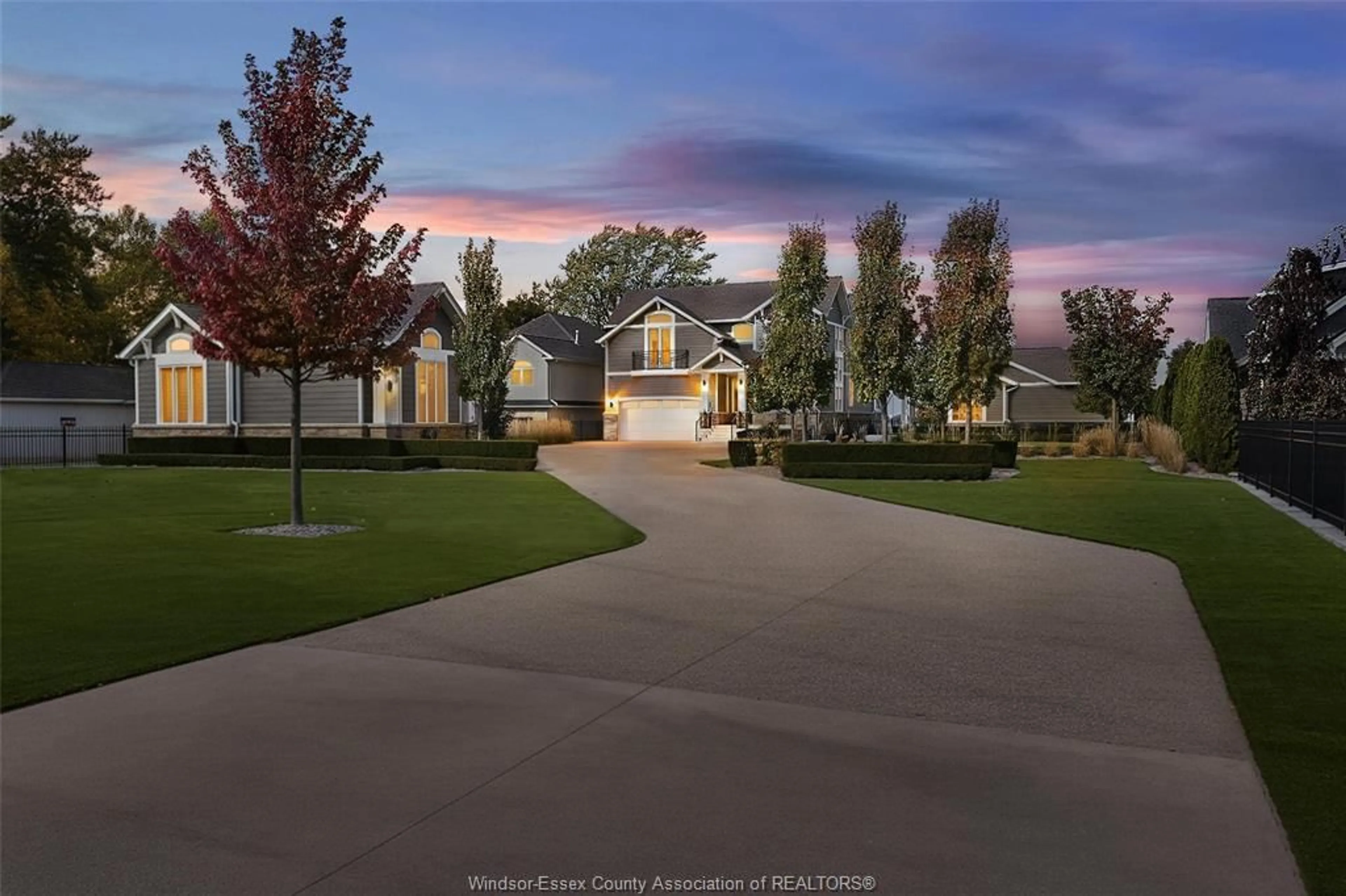 A pic from outside/outdoor area/front of a property/back of a property/a pic from drone, street for 11770 RIVERSIDE Dr, Windsor Ontario N8P 1A6