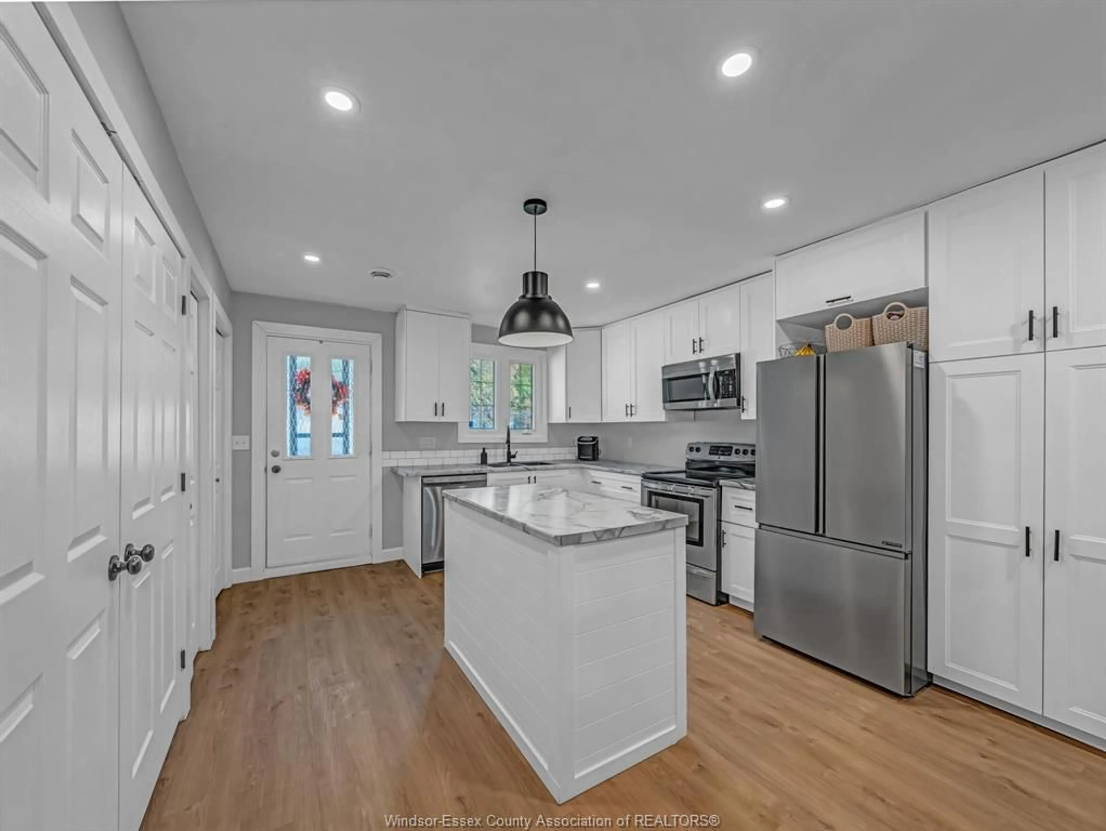 Open concept kitchen, ceramic/tile floor for 164 OWENWOOD Dr, Kingsville Ontario N9Y 3J2