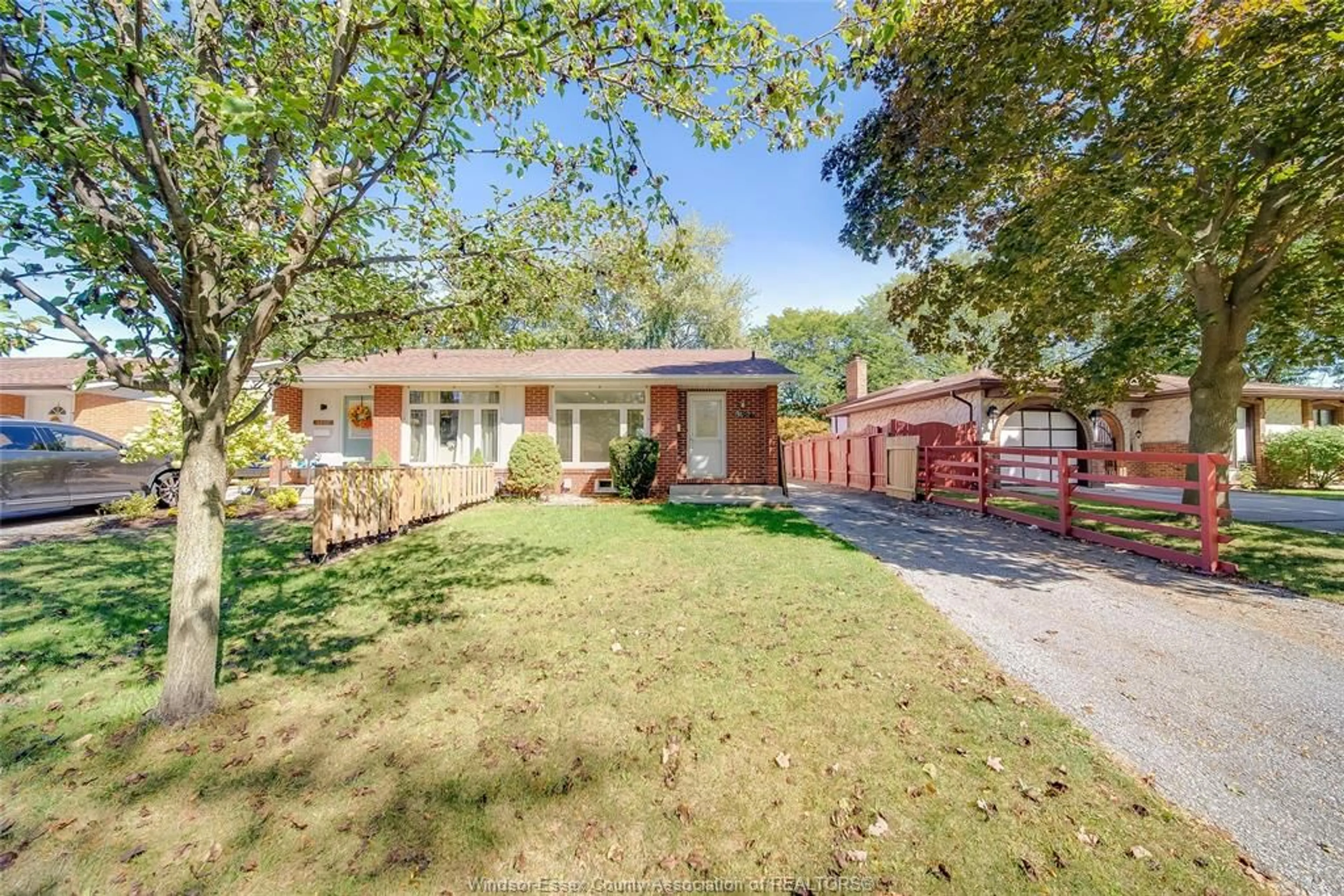 A pic from outside/outdoor area/front of a property/back of a property/a pic from drone, street for 9482 RYERSON, Windsor Ontario N8R 1V5