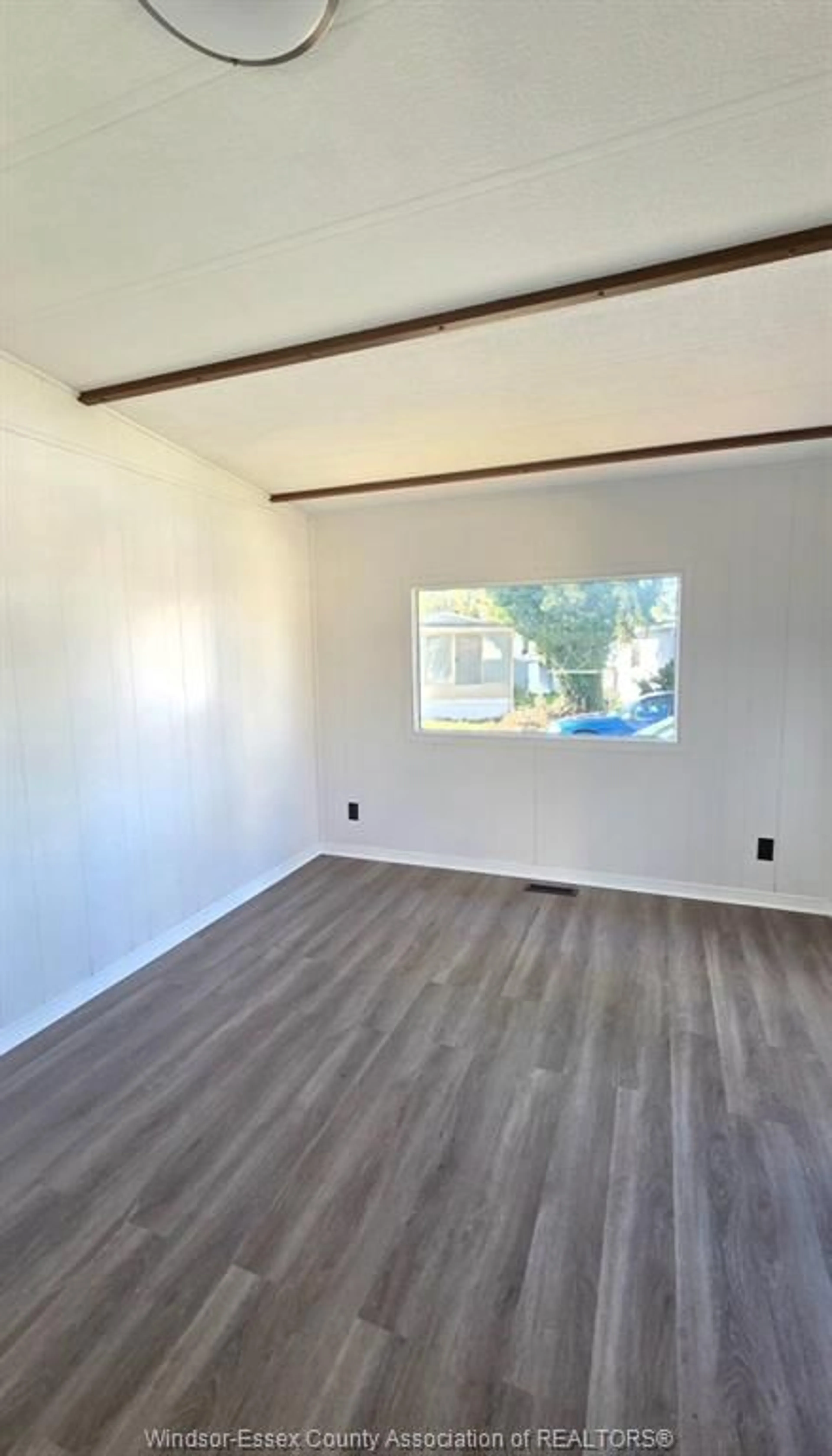 A pic of a room for 6 BONITA, Windsor Ontario N8W 2B4