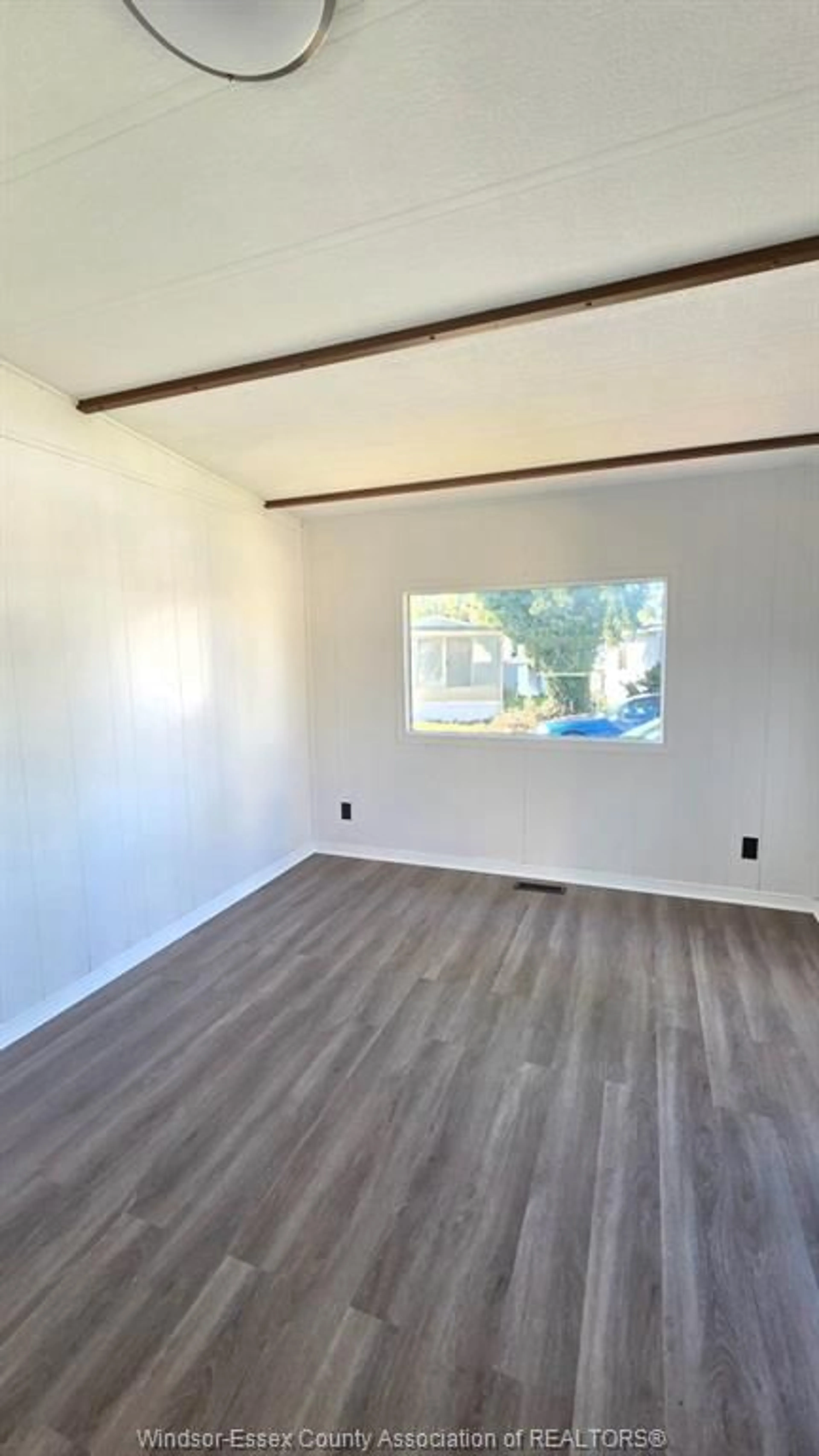 A pic of a room for 6 BONITA, Windsor Ontario N8W 2B4